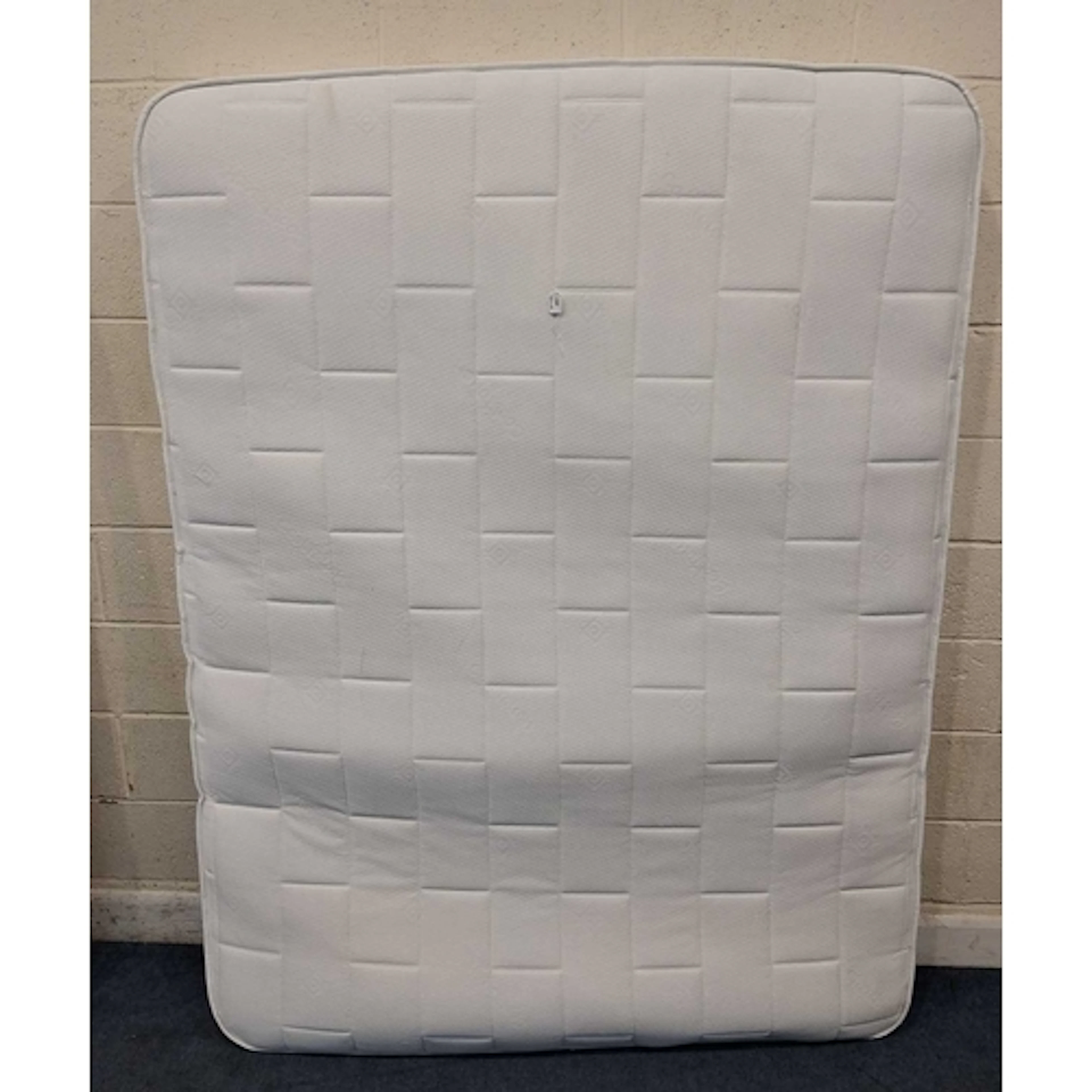 AN UNBRANDED COOLTOUCH 5FT THIN MATTRESS general signs of u...