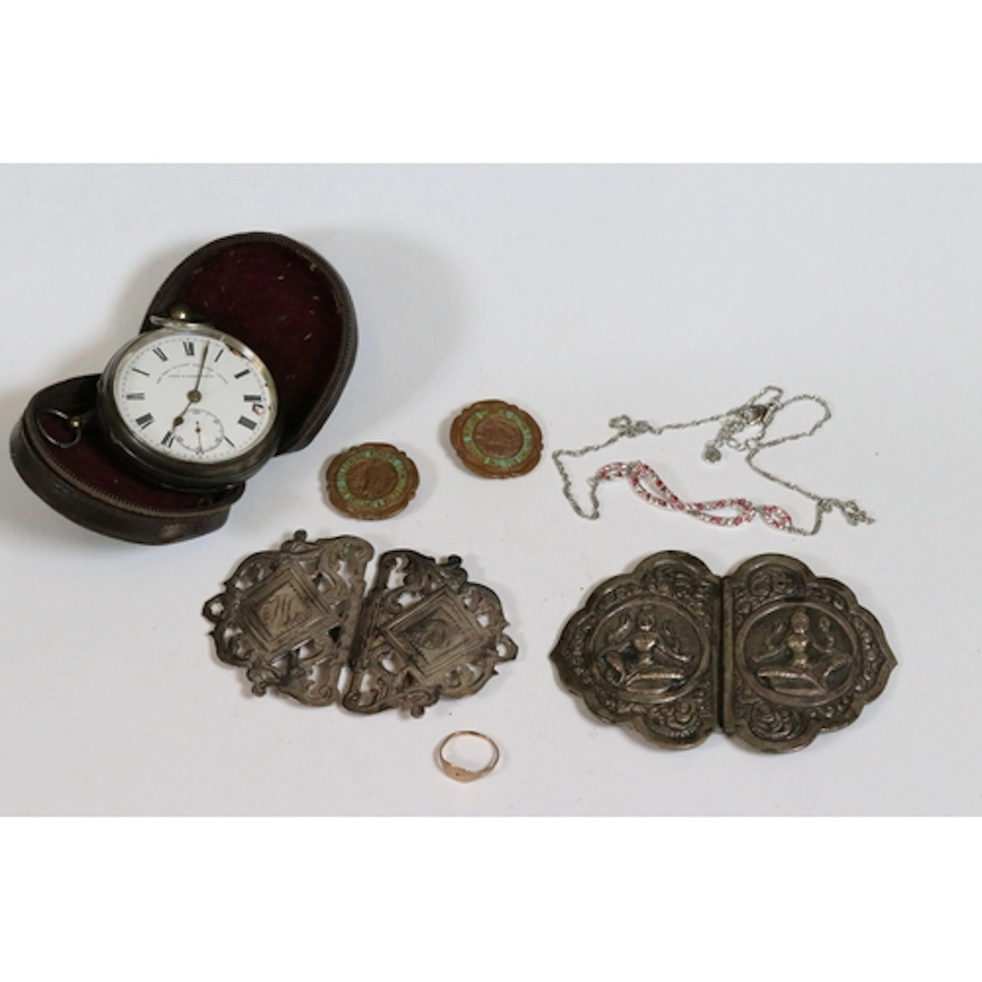 A small group of mixed collectables to include, a 9ct gold s...