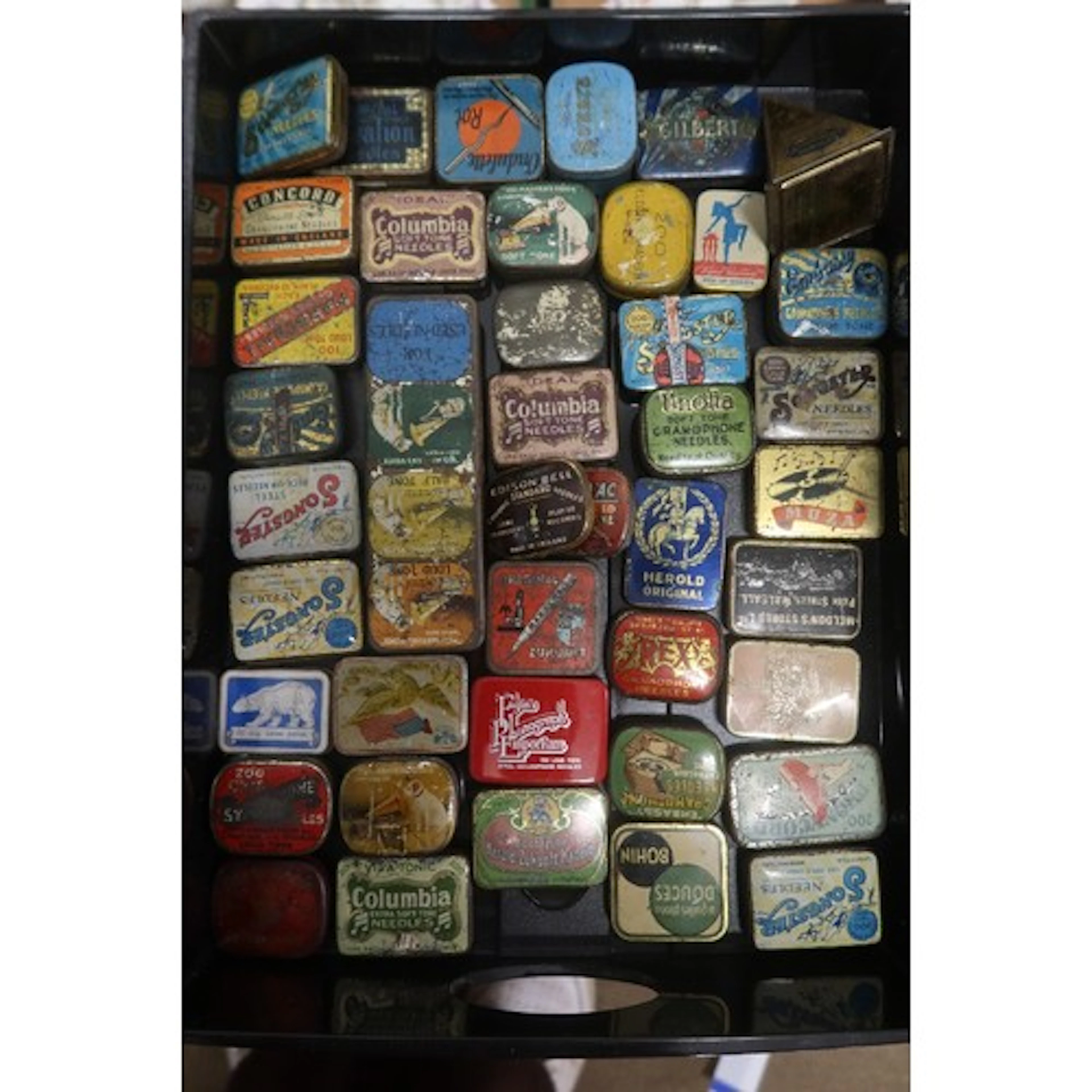 A tray of vintage gramphone needle tins