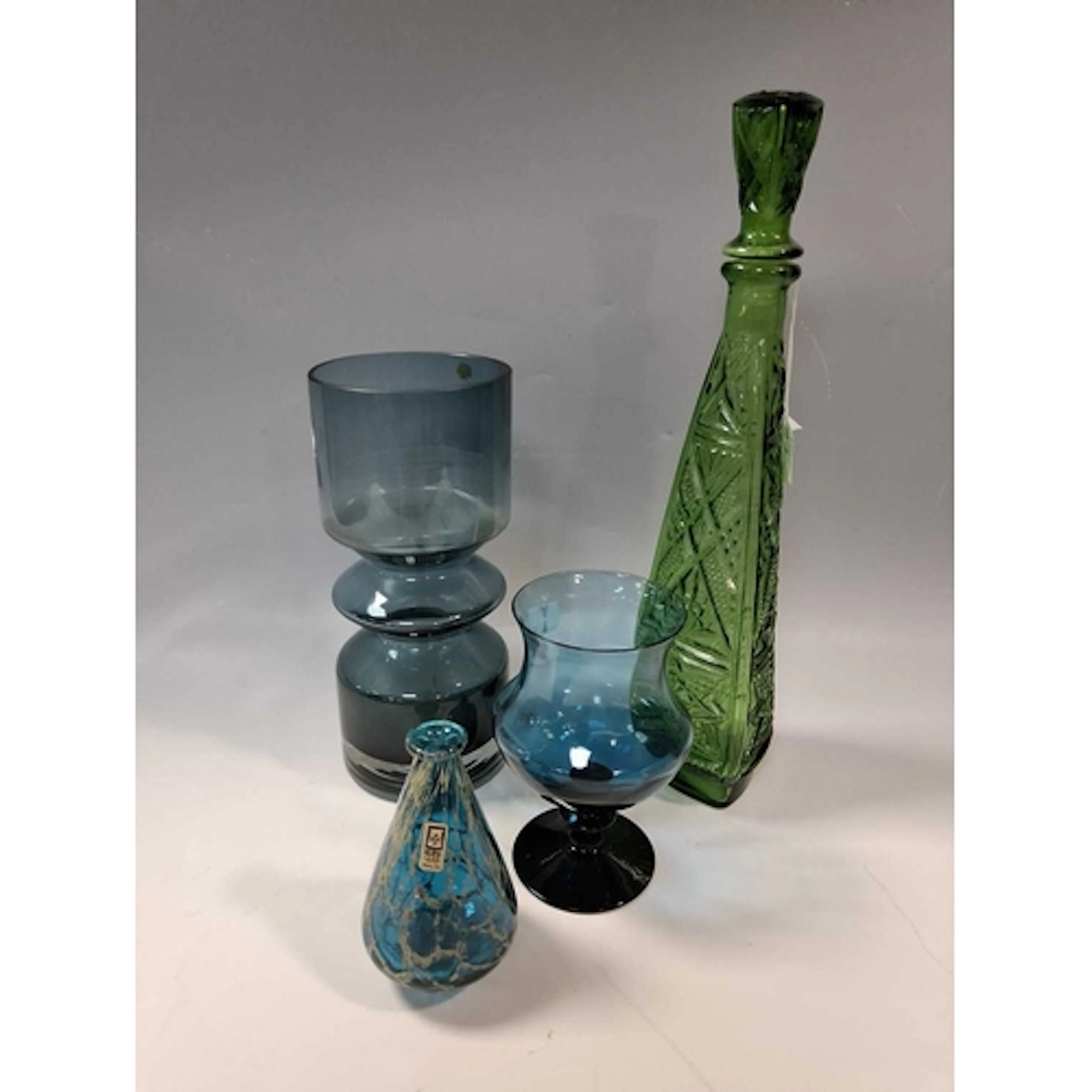 A GROUP OF FOUR PIECES OF MID-CENTURY MODERN COLOURED GLASS ...