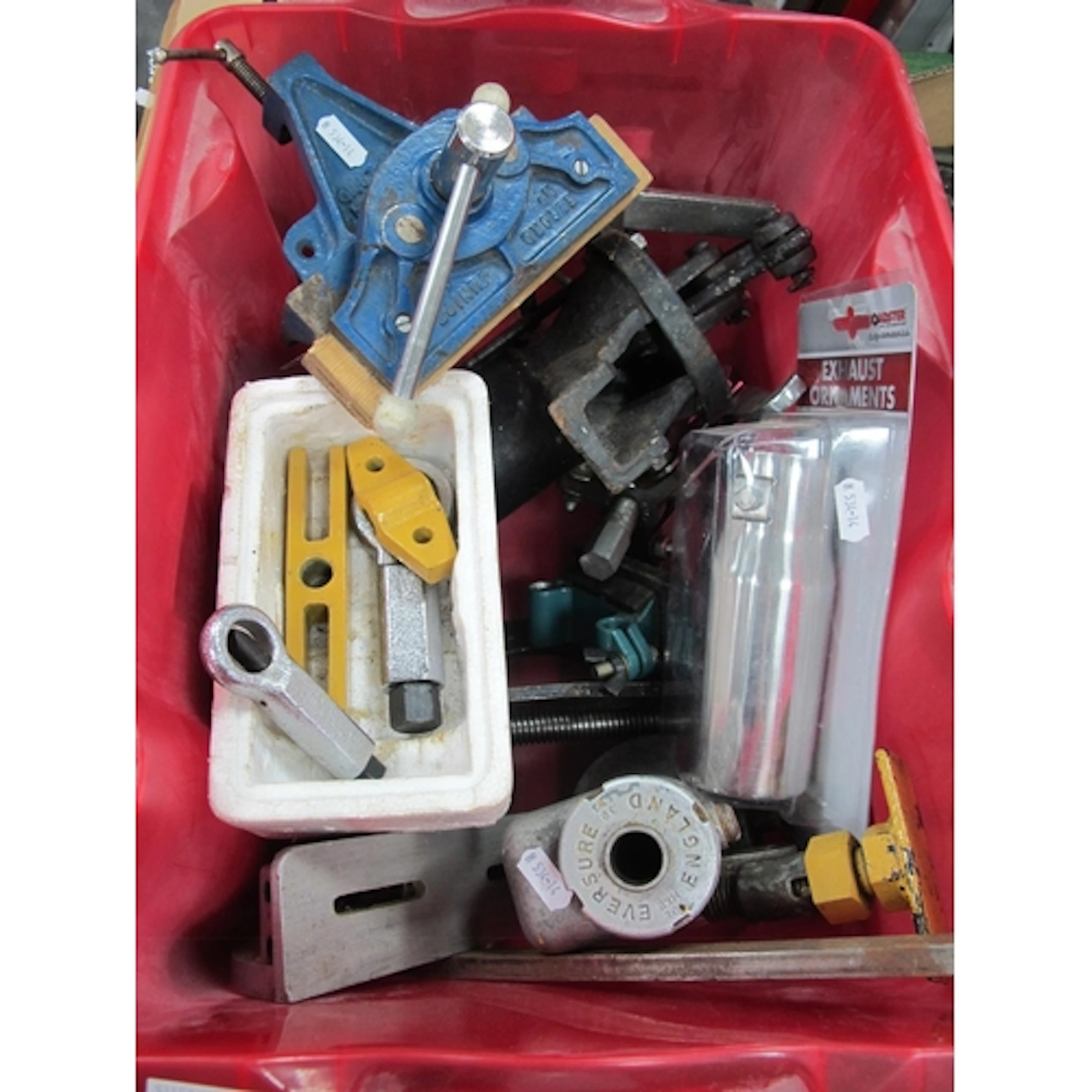 Tools and metalware, comprising blue-painted Record Junior 5...
