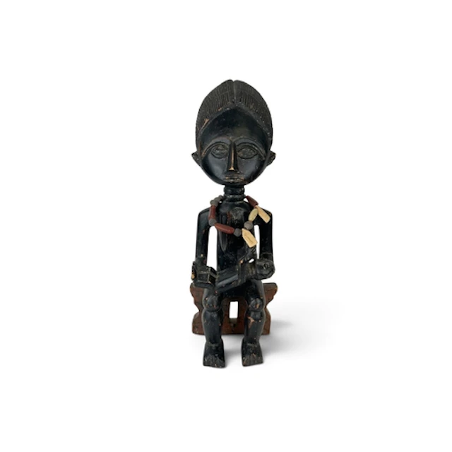 AN AFRICAN TRIBAL MATERNITY FIGURE, GHANA 20th century. 44cm...