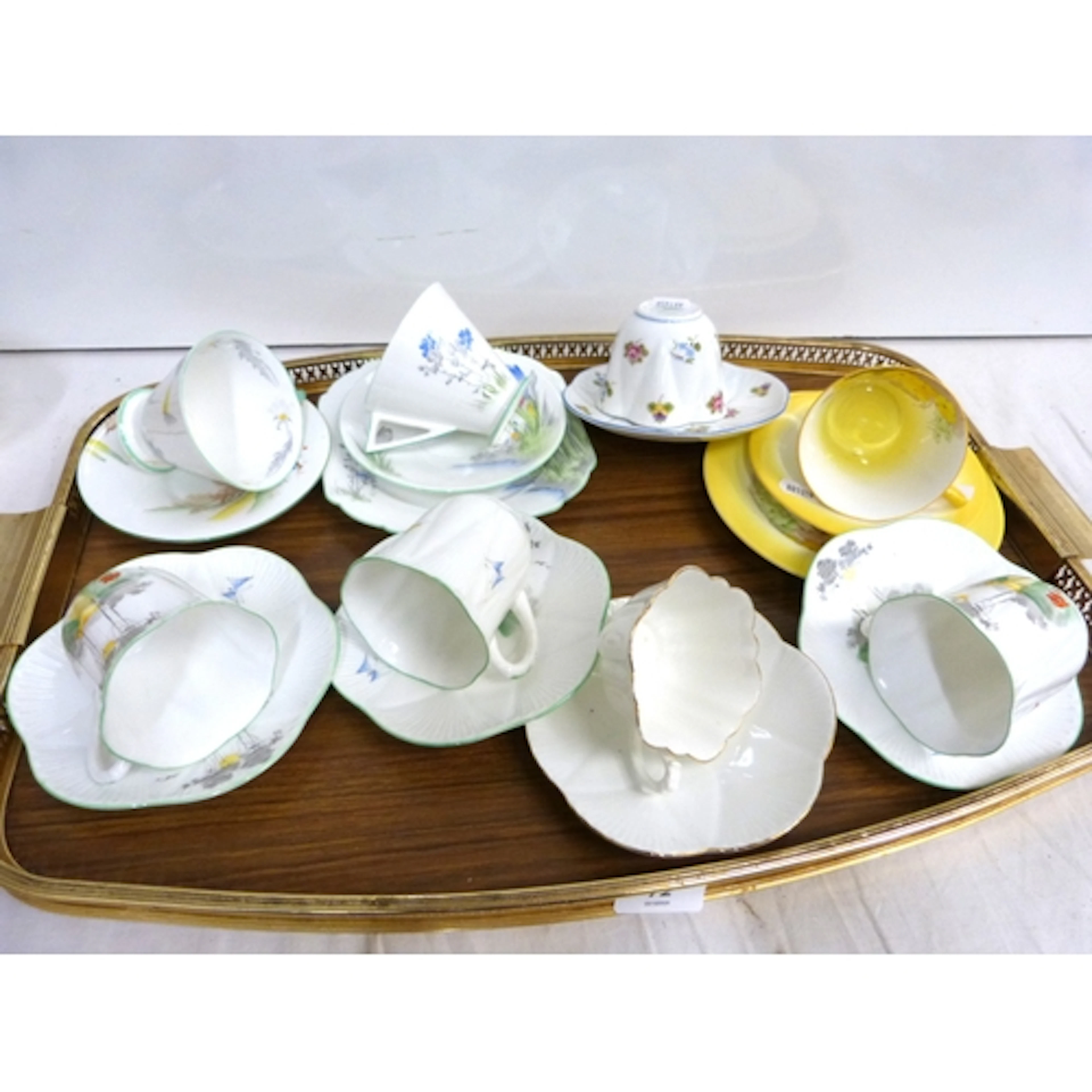 Tray of Shelley & Art Deco teawares.