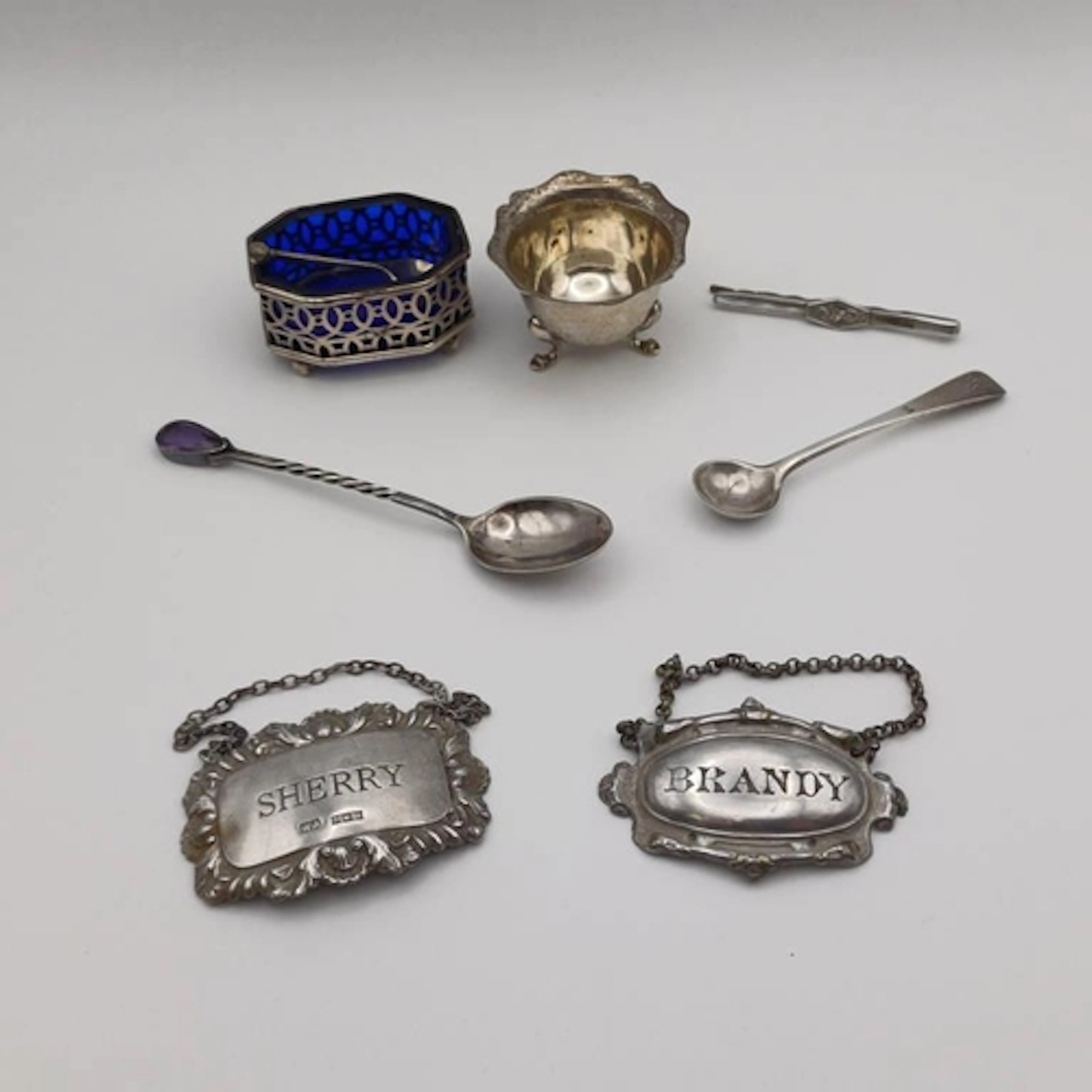 SELECTION OF SILVER ITEMS TO INCLUDE PIERCED SALT WITH SPOON...