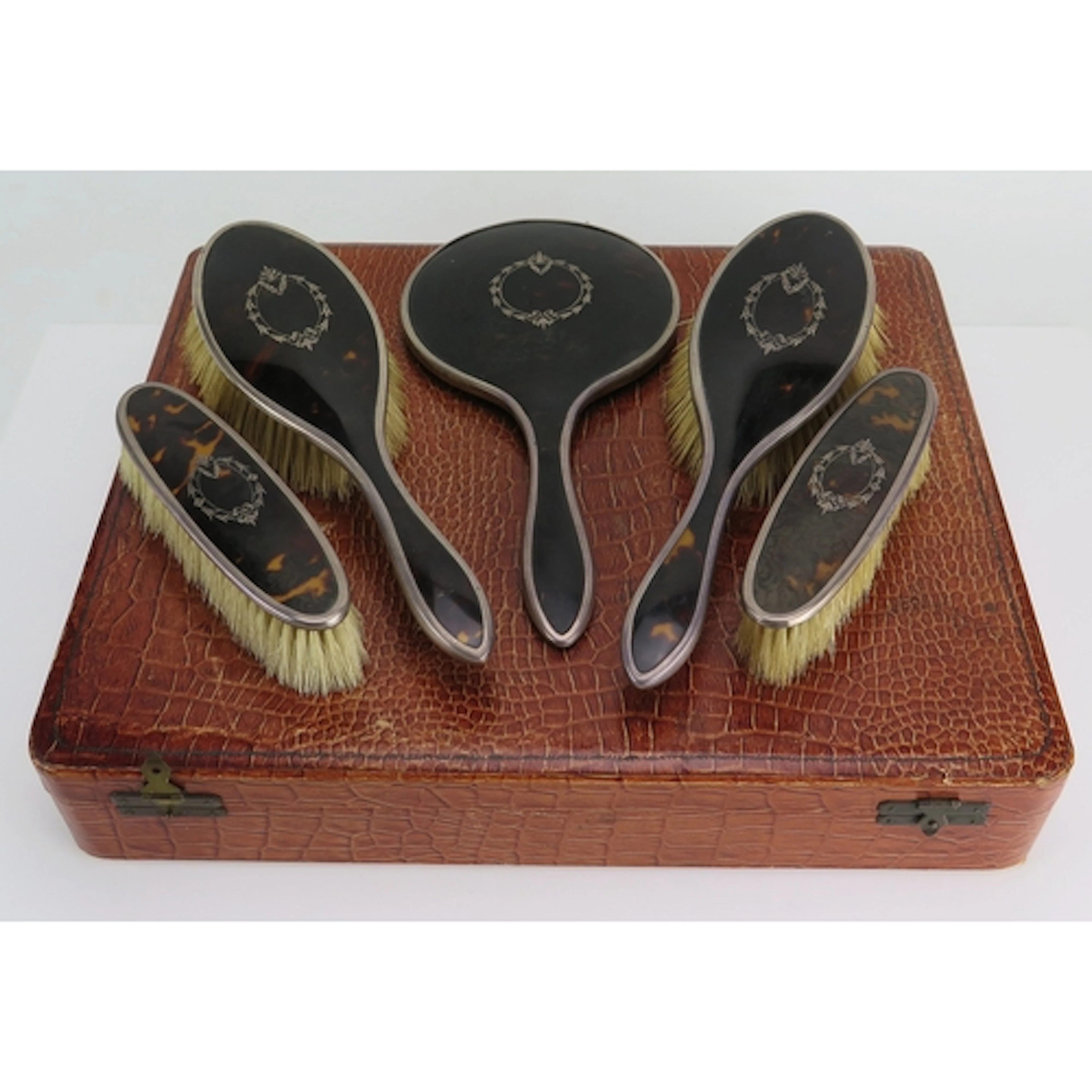 A George V silver dressing table set, maker Lionel Smith & C...