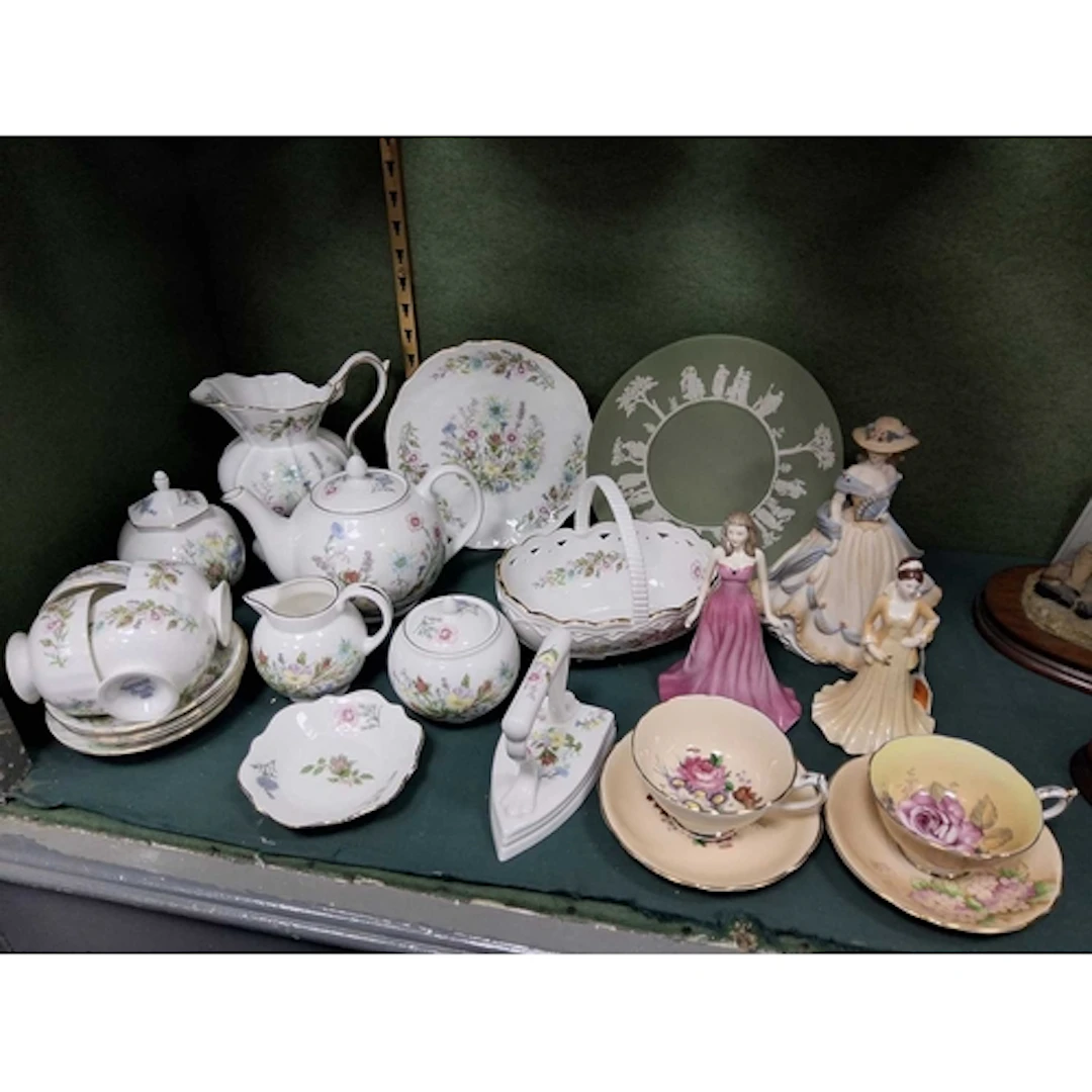 A GROUP OF CERAMICS, comprising an Aynsley Wild Tudor twelve...