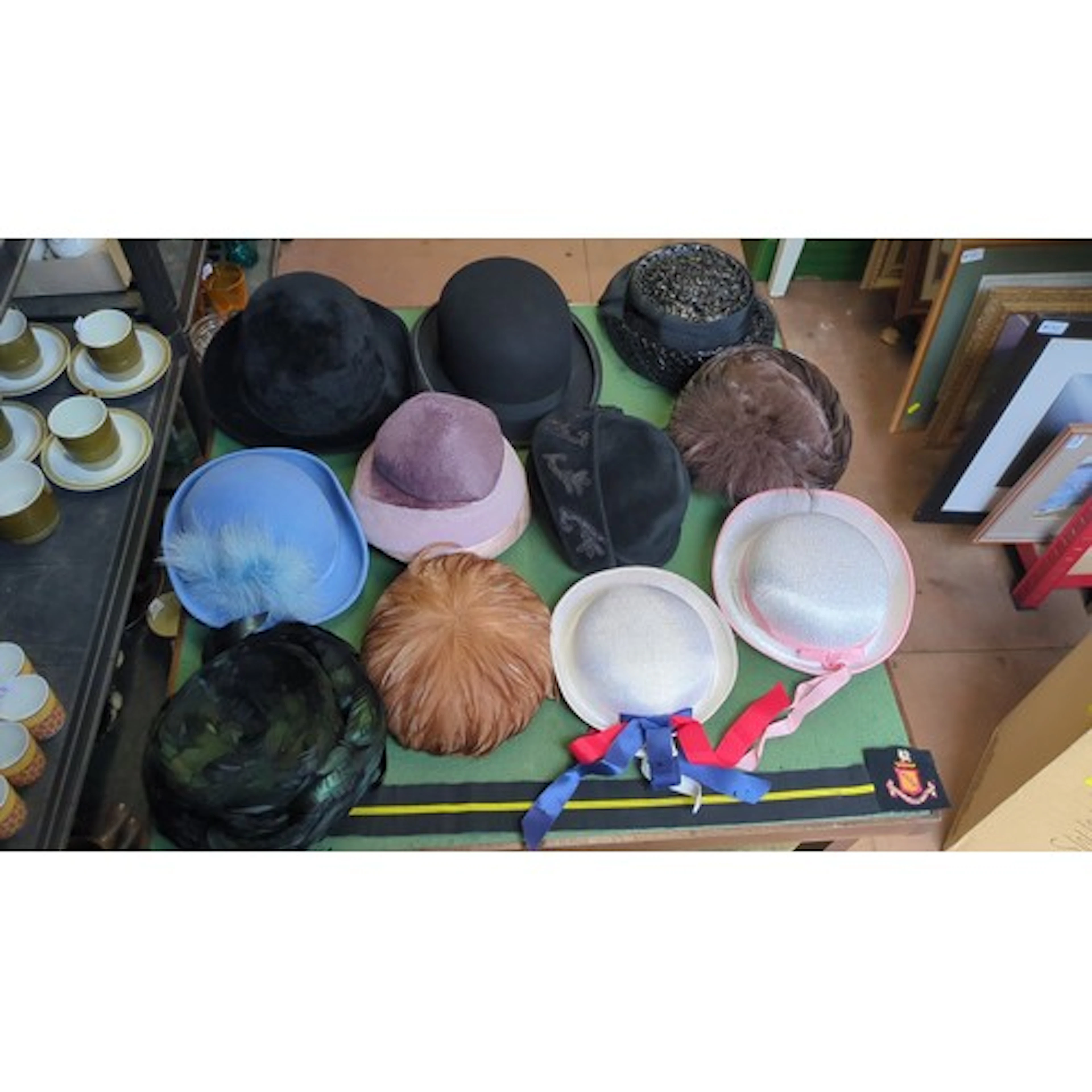 A group of mostly ladies’ vintage millinery, including felt ...