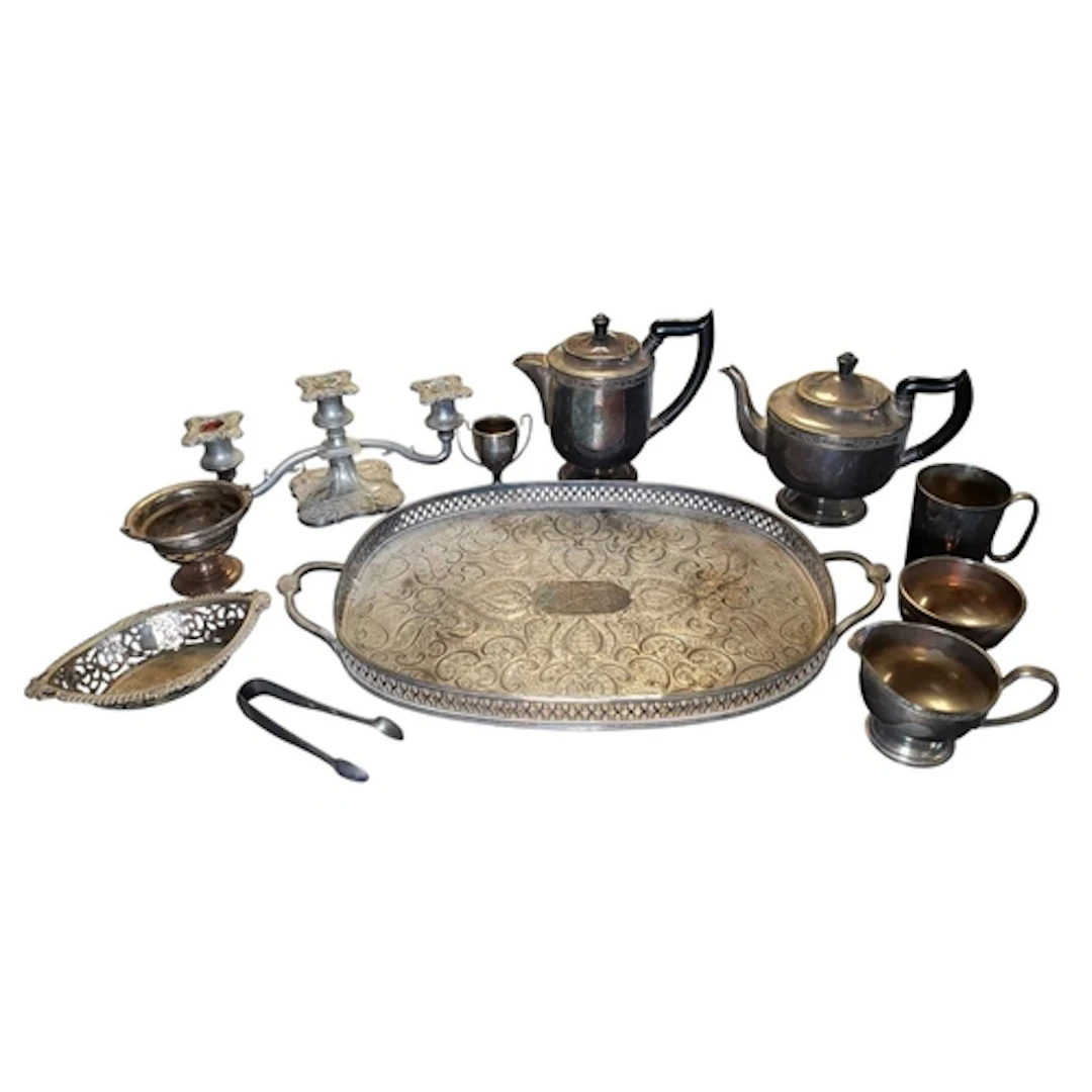 Collection of 20th century silver plated items. To include V...