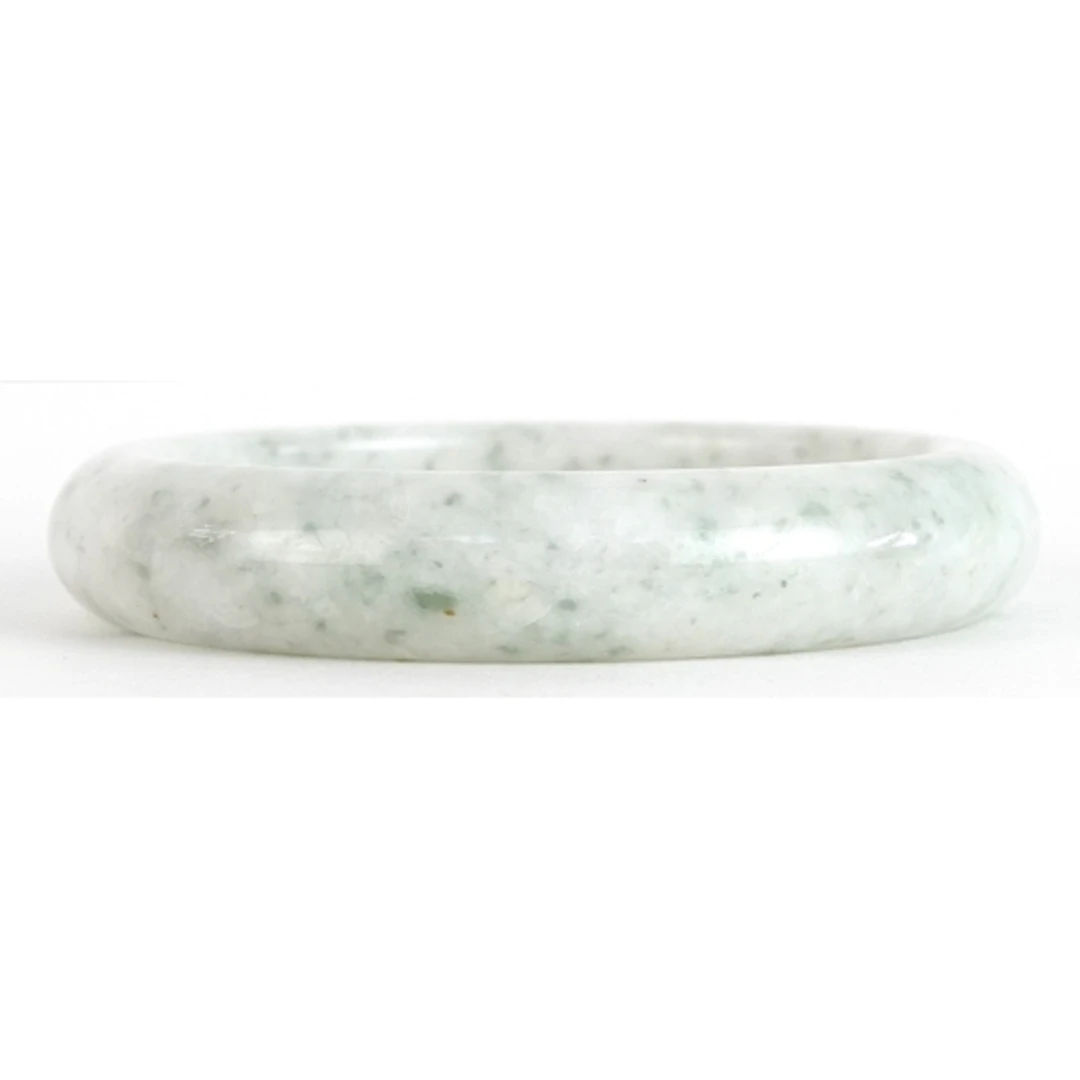 Chinese green stone bangle, tests as nephrite jade, 8cm in d...