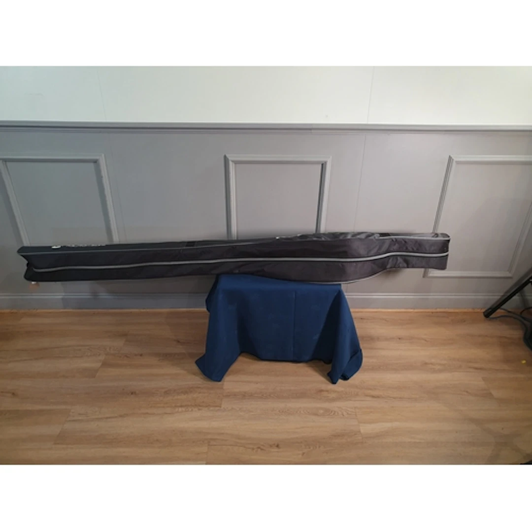A Maver Commercial Series MV-R Triple Rod Holdall containing...