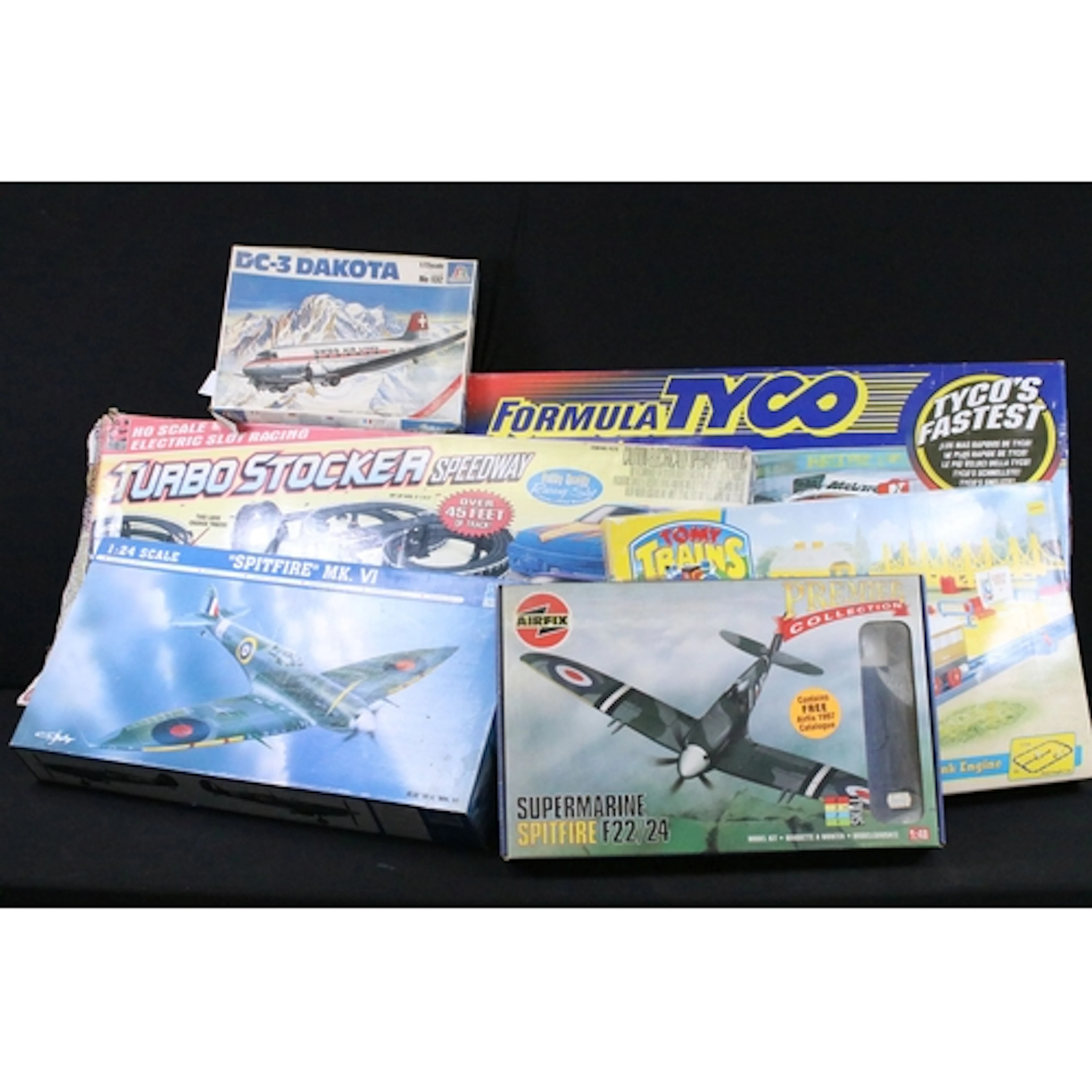 Collection of toys to include 3 x boxed plastic model kits i...
