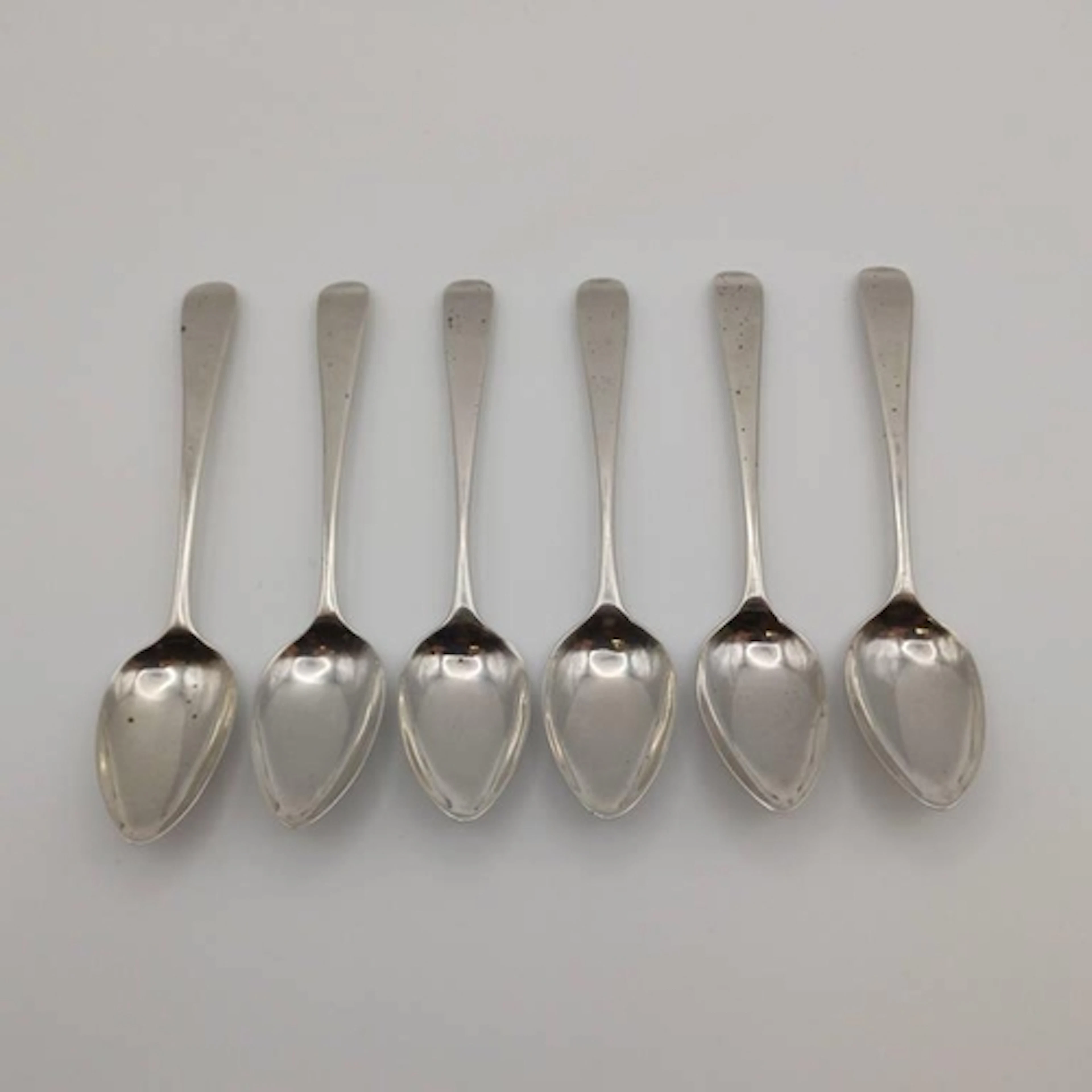 A SET OF 5 GEORGIAN SILVER TEASPOONS BY THOMAS WATSON, NEWCA...