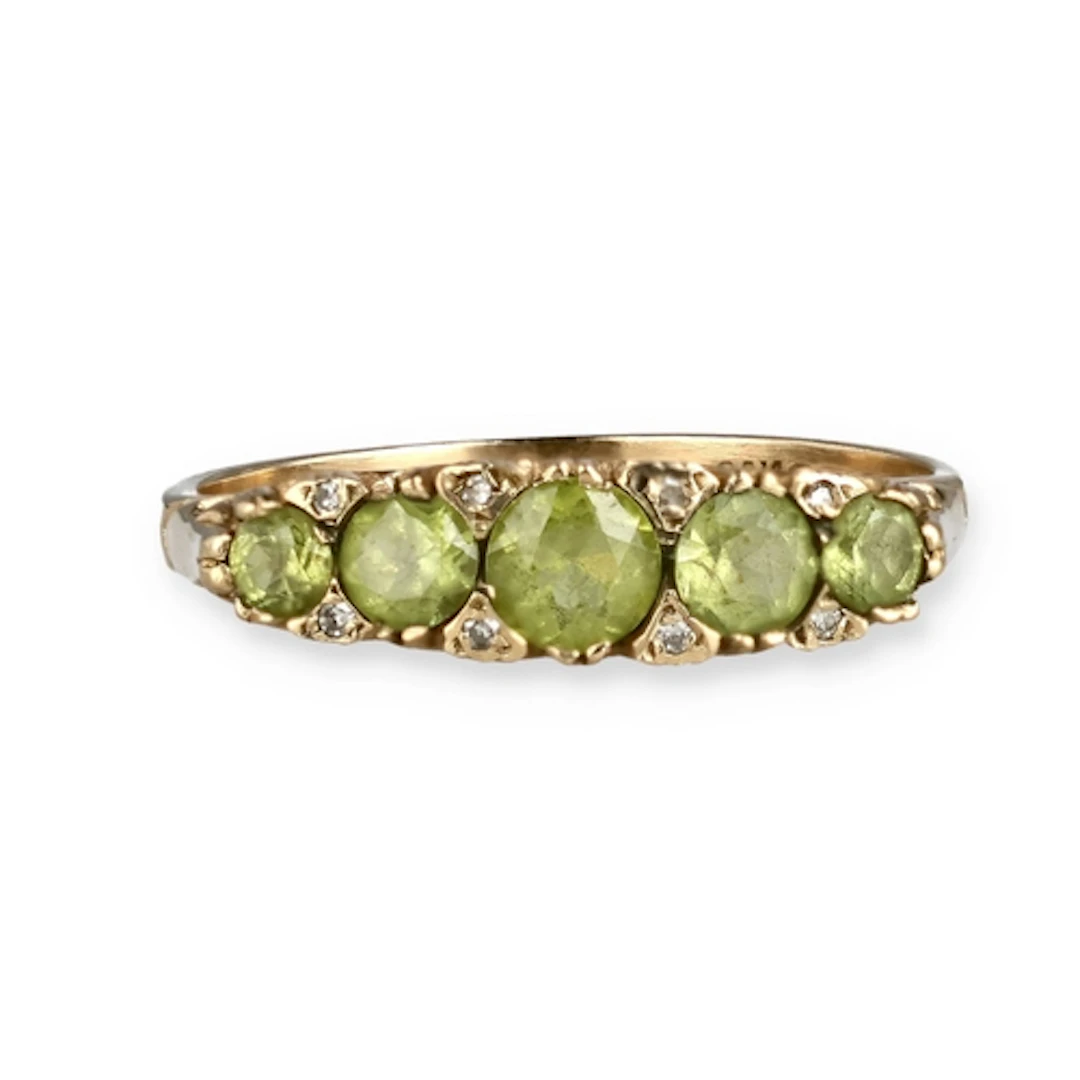 A 9 CARAT GOLD FIVE STONE RING WeightL 2.4gms