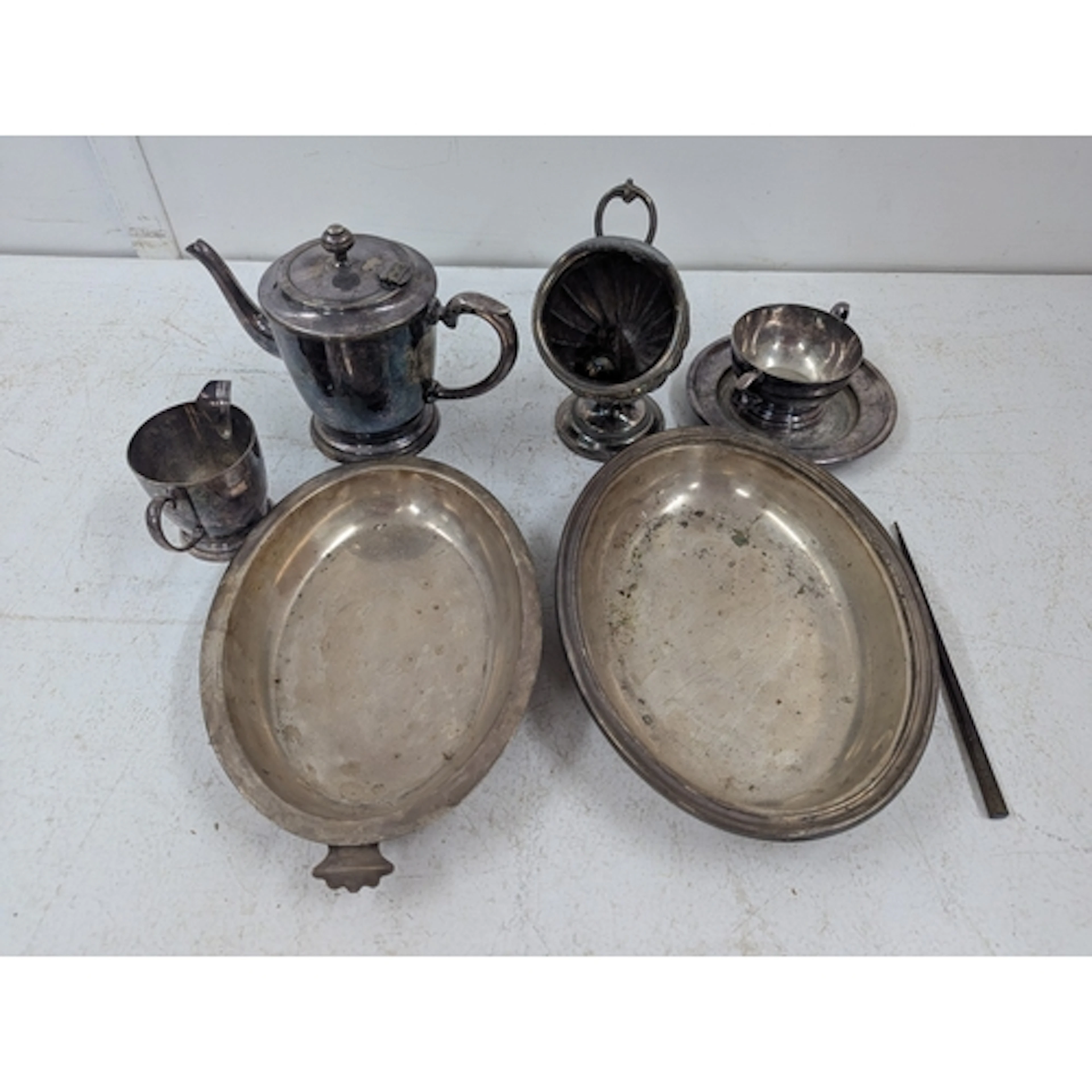Ceramics and glassware to include Chinese and Japanese vases...
