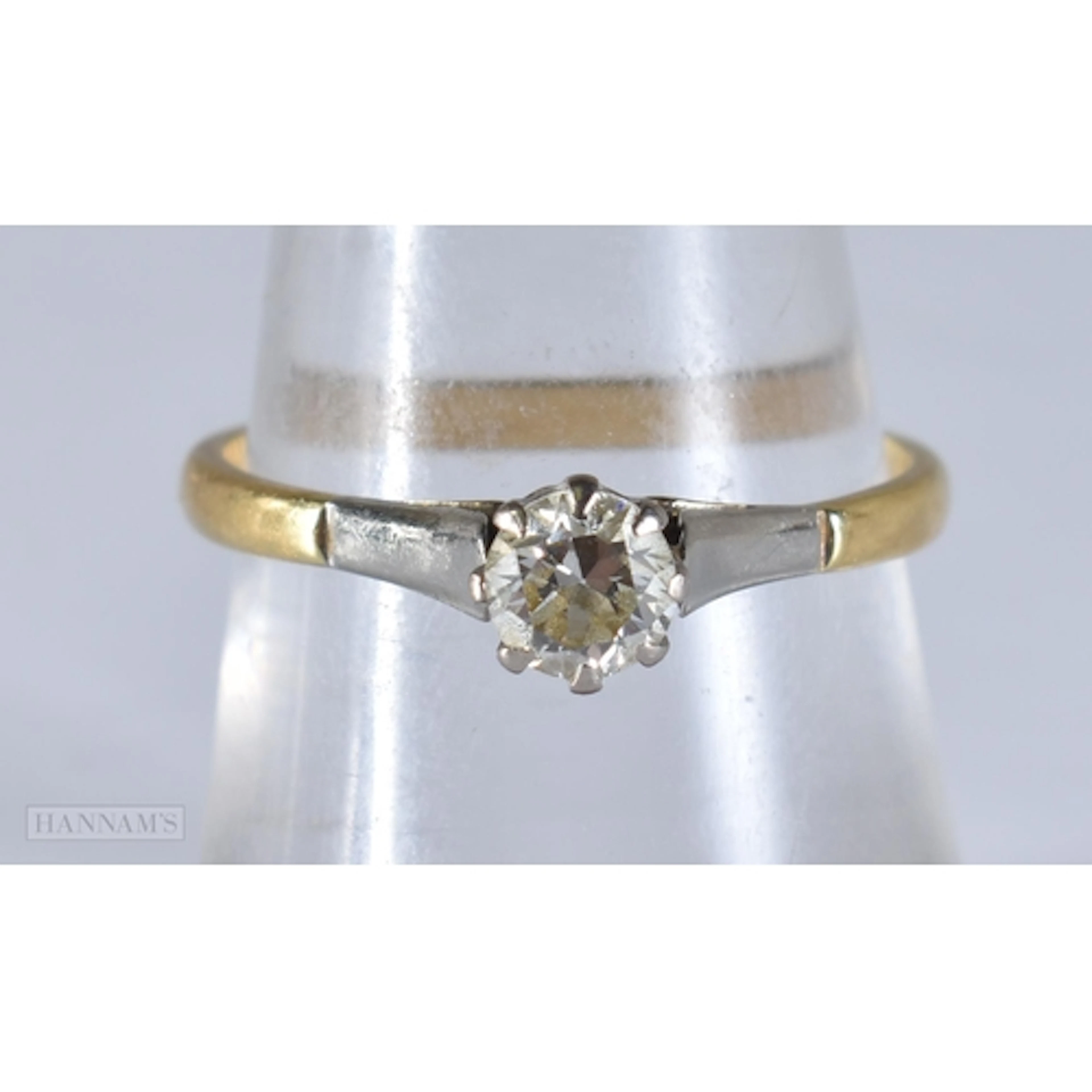 18ct gold vintage diamond solitaire ring. Diamond 1/8th Car...