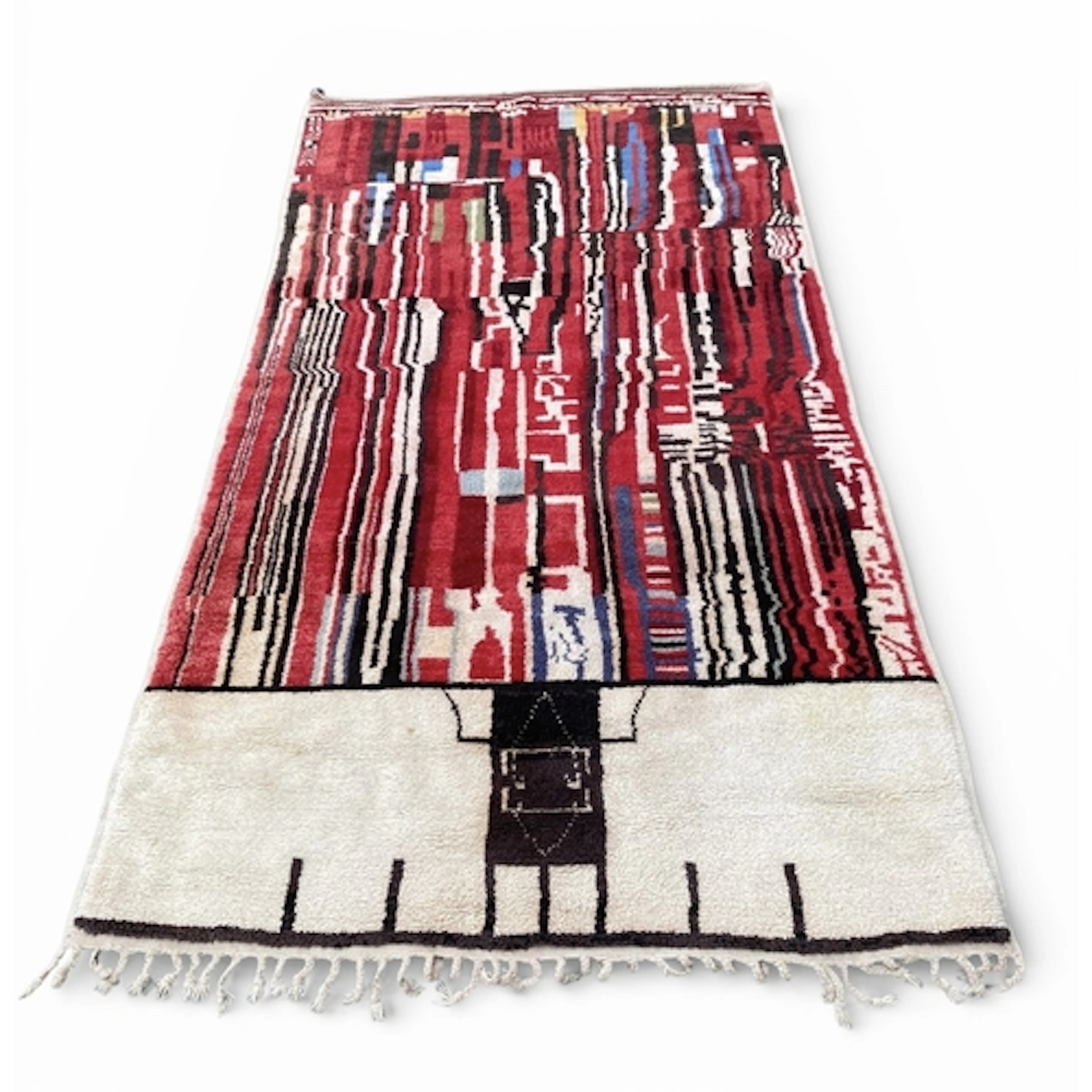 AN ANTIQUE BERBER CARPET 270 x 141 cm