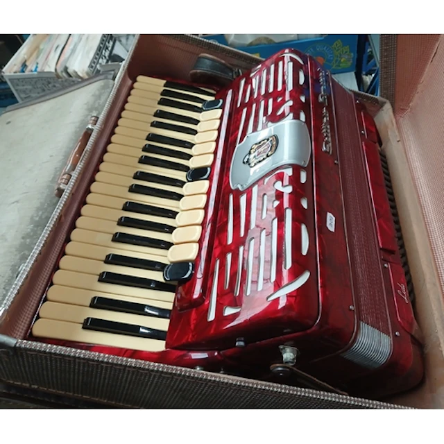 A Settimio Soprani piano accordion in a case.