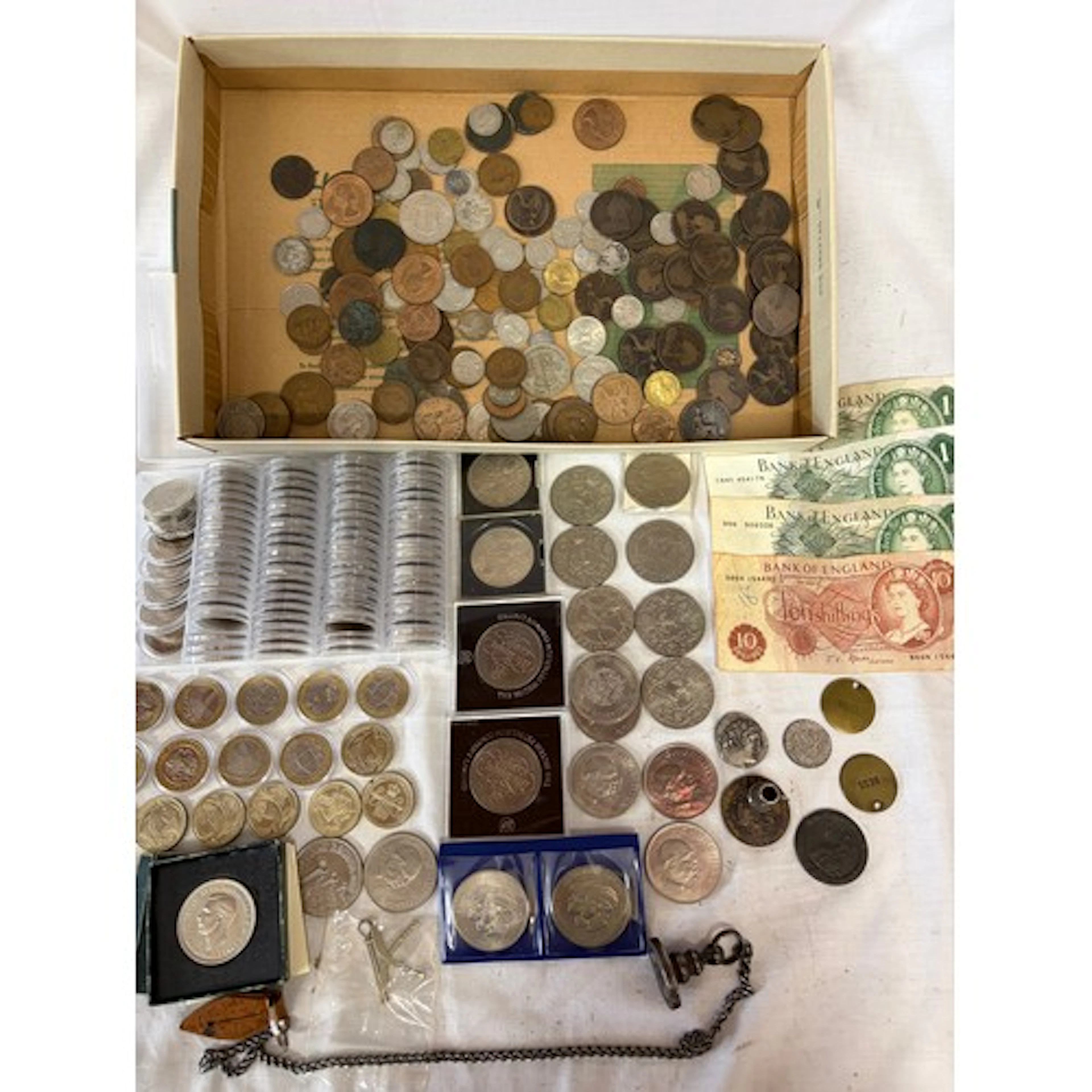 A collection of GB mixed coinage to include 21 x commemorati...