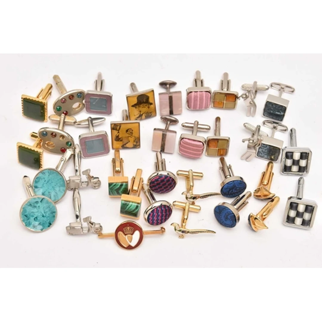 AN ASSORTMENT OF COSTUME JEWELLERY CUFFLINKS, seventeen asso...
