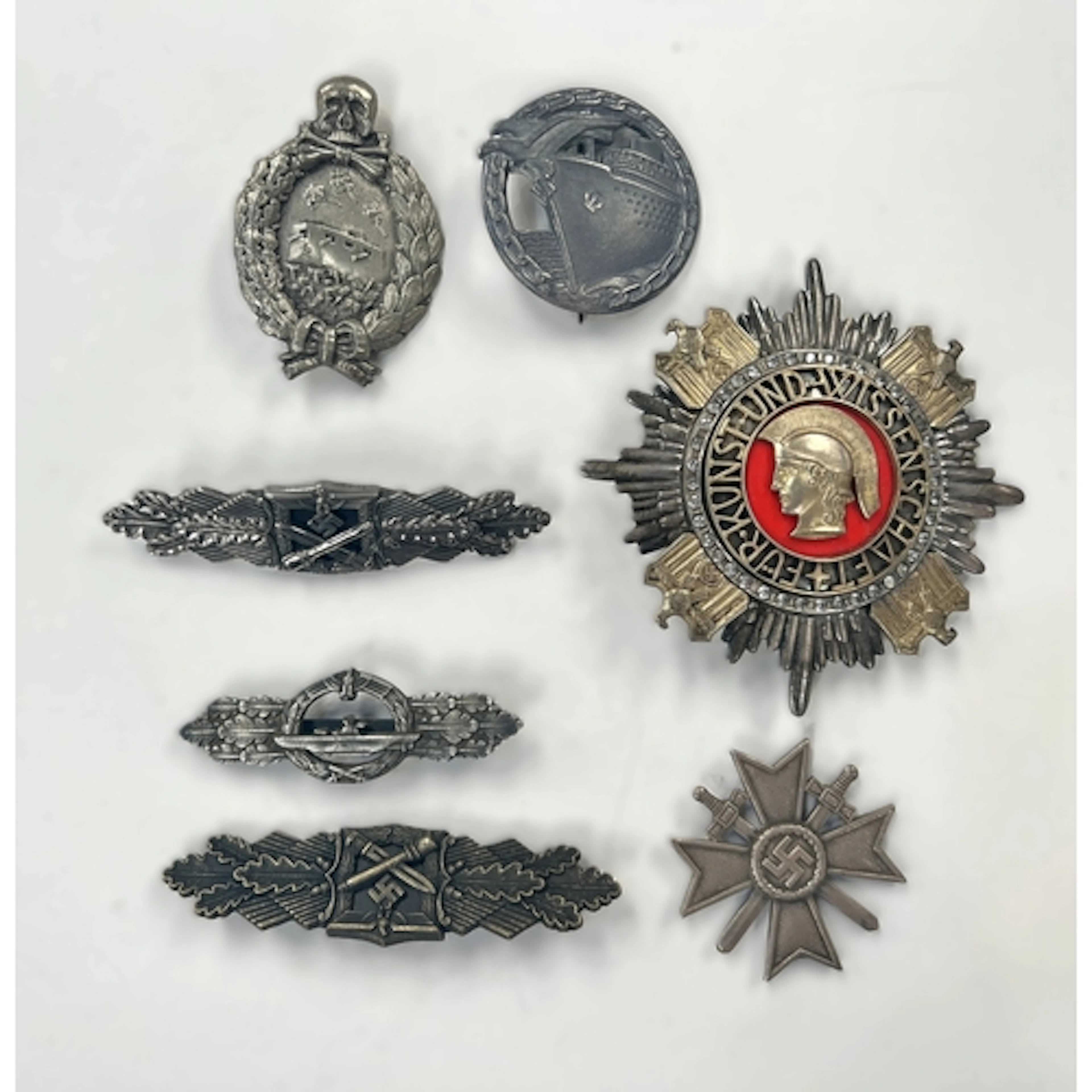 WWII period German badges: reproduction clasps - Kriegsmarin...