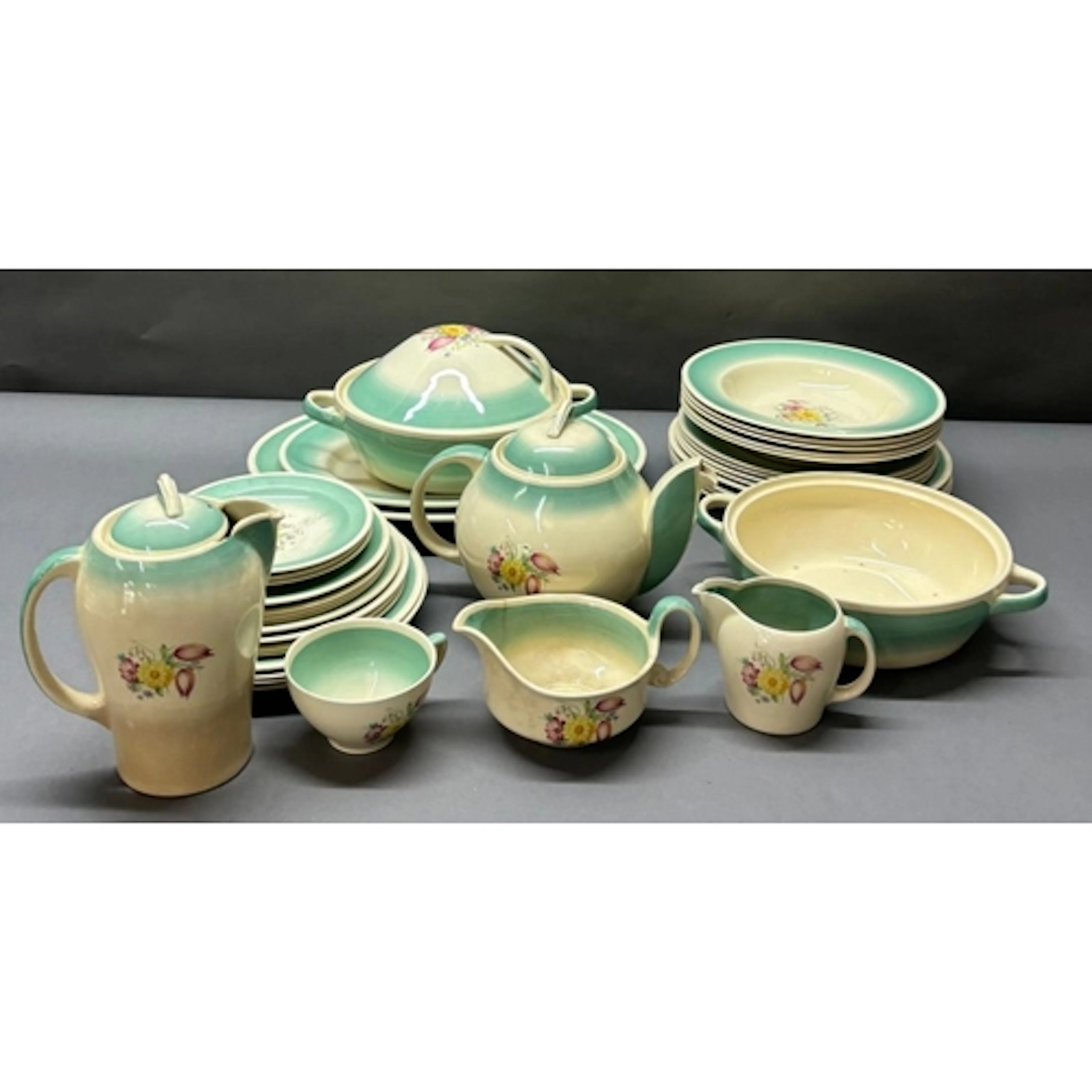A vintage Susie Cooper tea set in the Dresden spray pattern ...