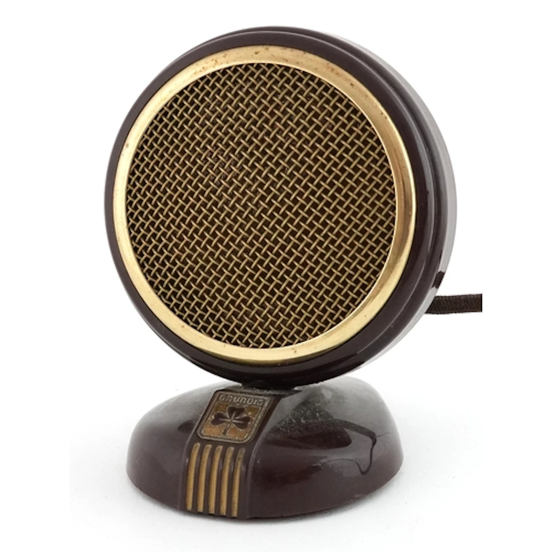 Mid 20th century Grundig Bakelite microphone, 12cm high.