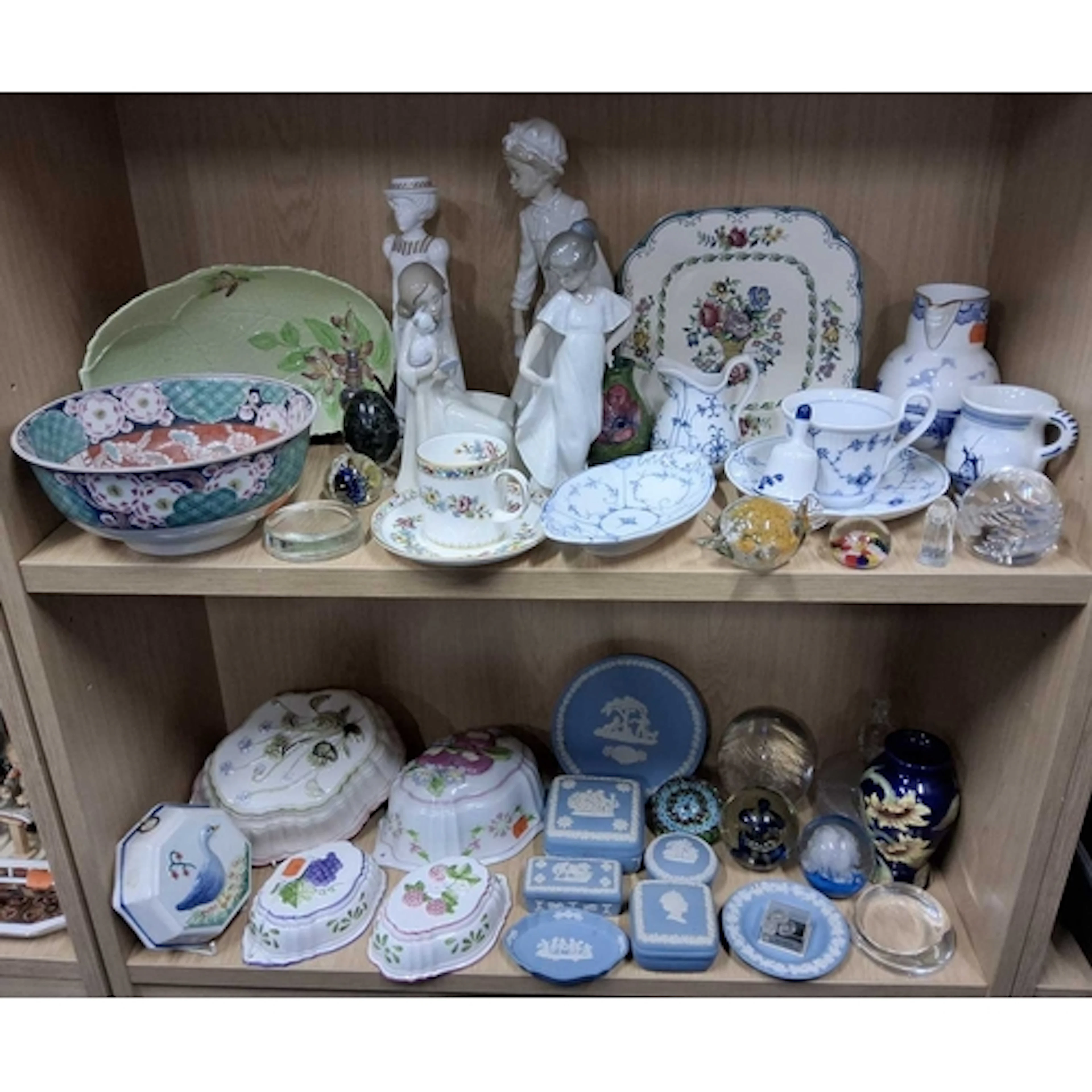 A GROUP OF CERAMICS AND GLASSWARE, to include a Moorcroft Po...