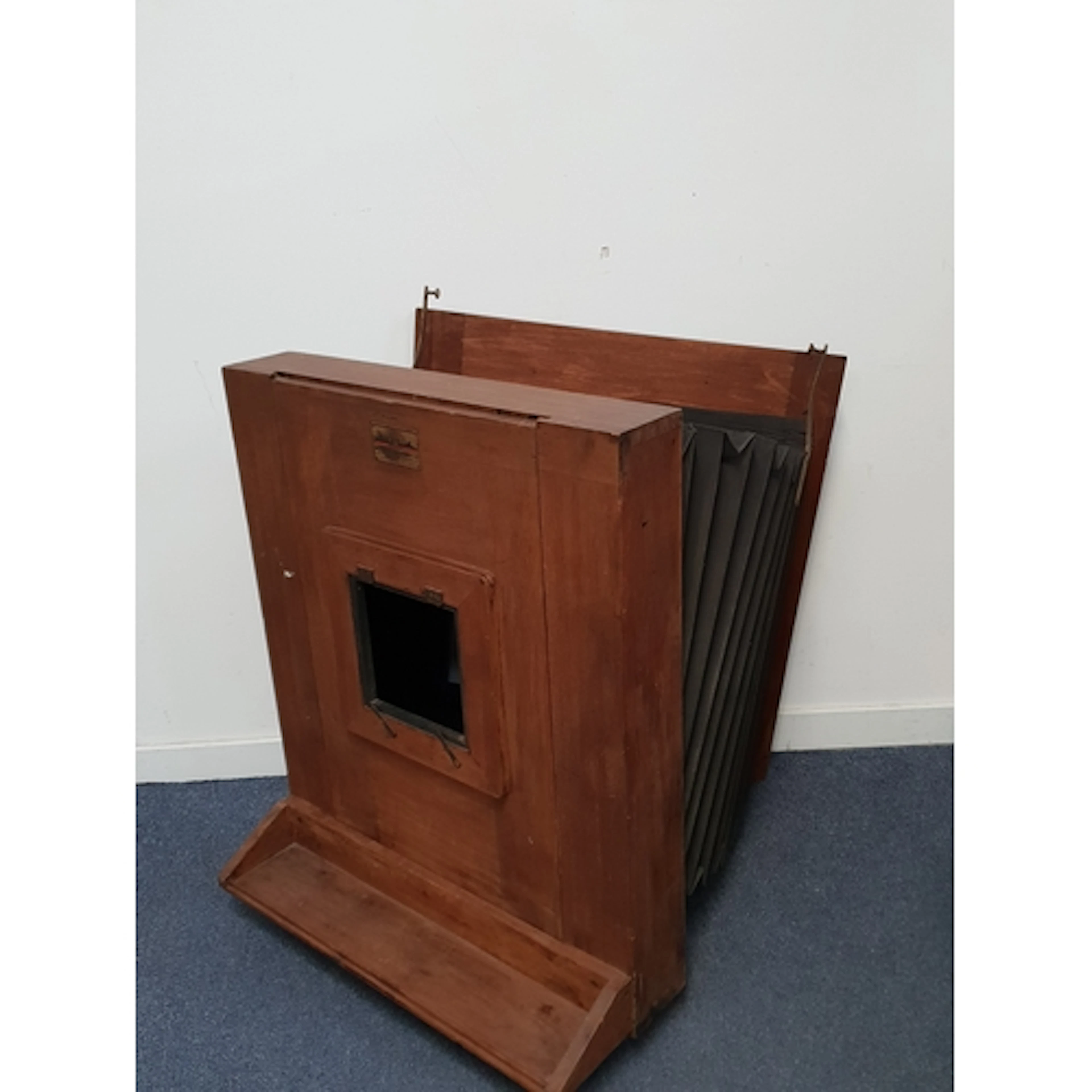 VINTAGE LARGE-FORMAT BELLOWS CAMERA FRAME the frame of wood,...