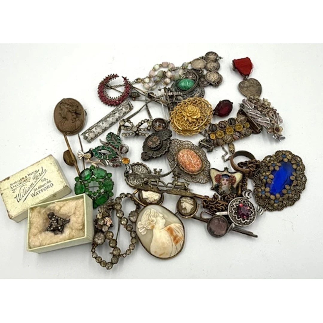 A selection of quality costume jewellery various themes and ...