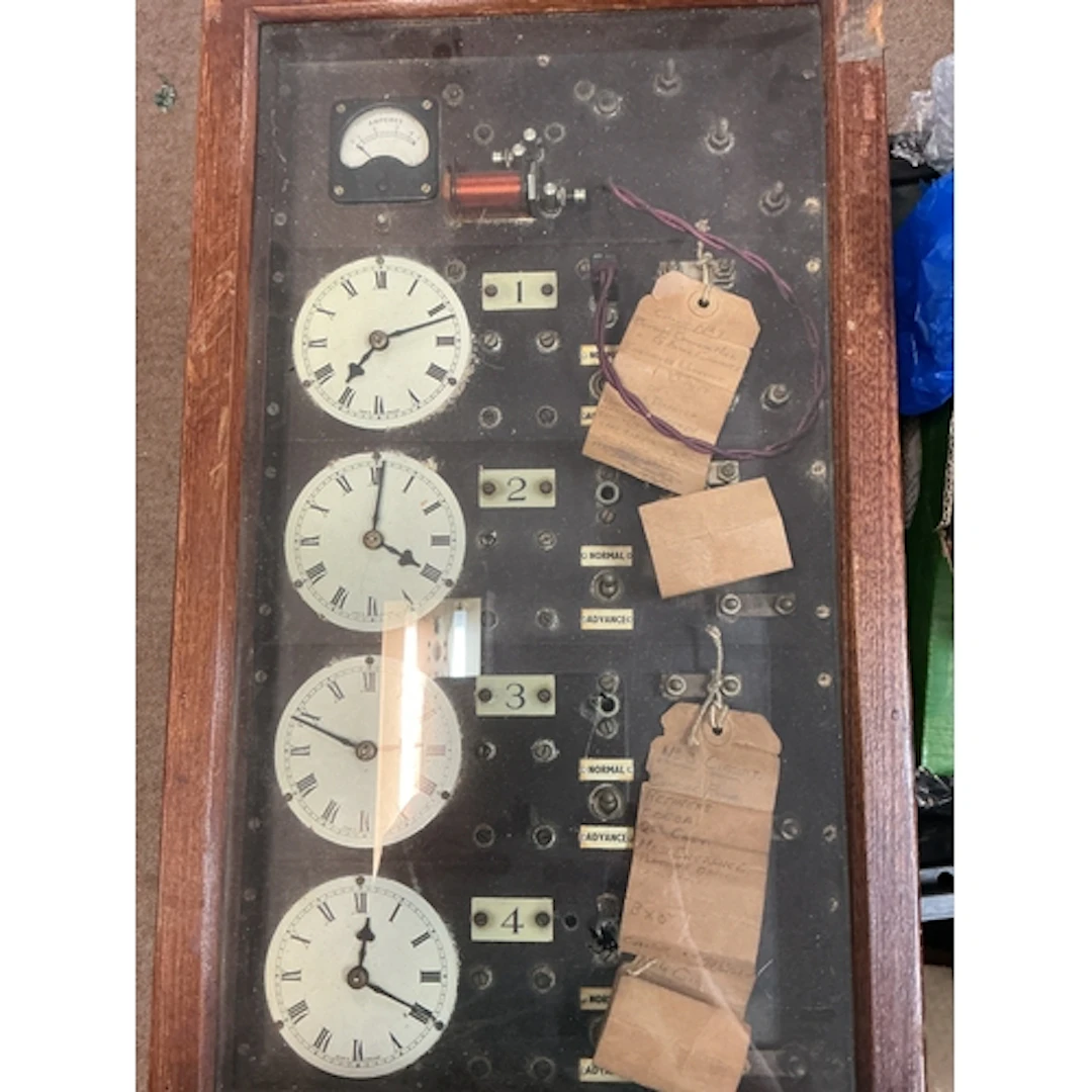 Master clock distribution board 55x32cm 16cm long