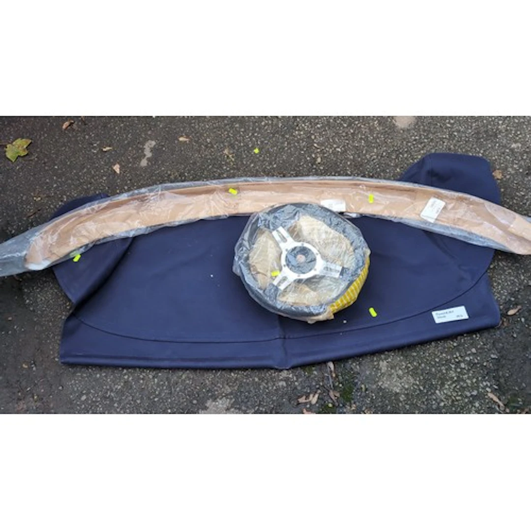 MG vehicle parts comprising a three-spoke steering wheel wit...