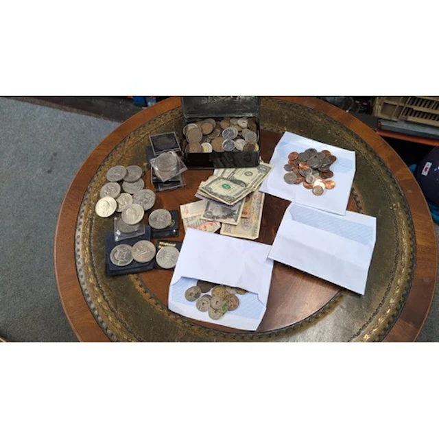 A quantity of mixed coins and currency, including British an...