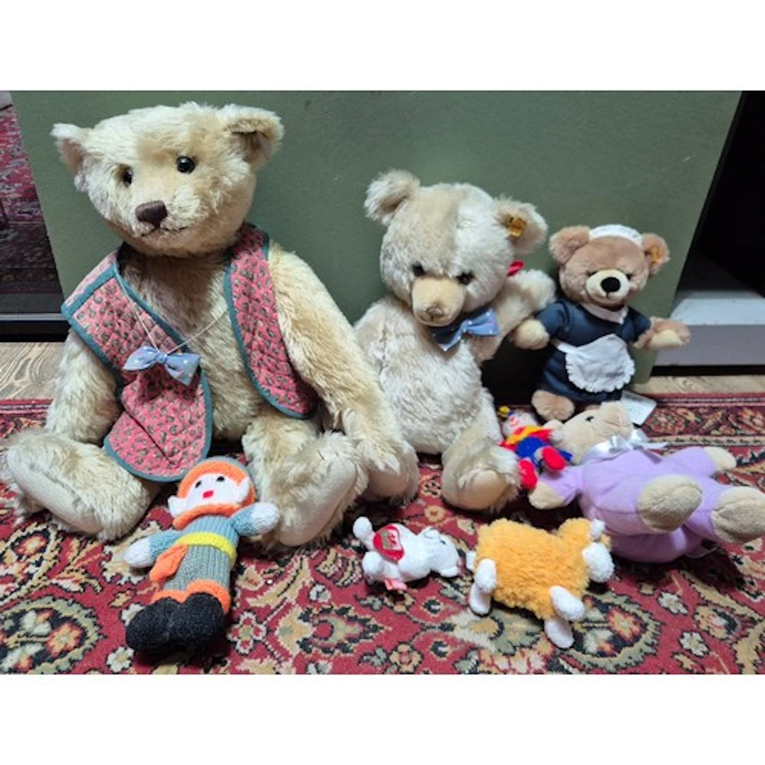 A box of three assorted Steiff teddies & other soft toys.