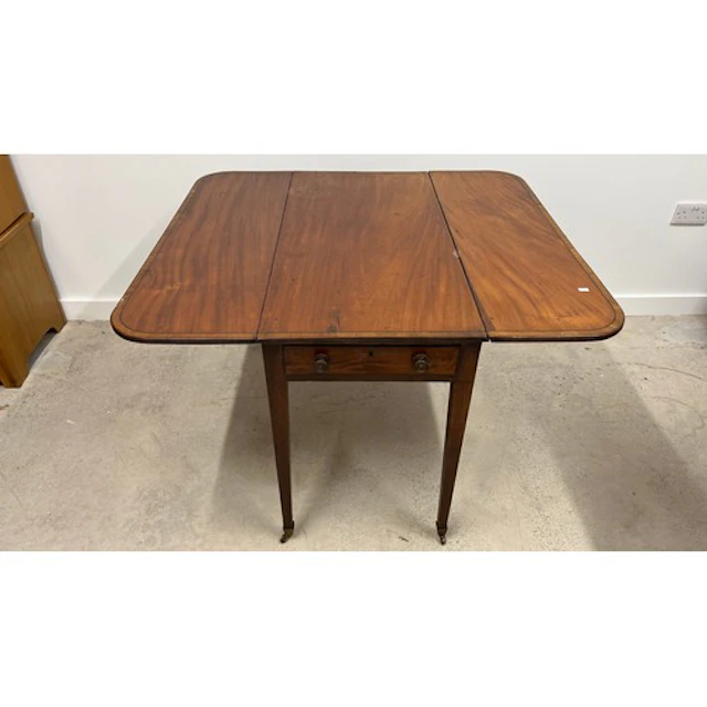 Mahogany drop leaf table, 97cm long.