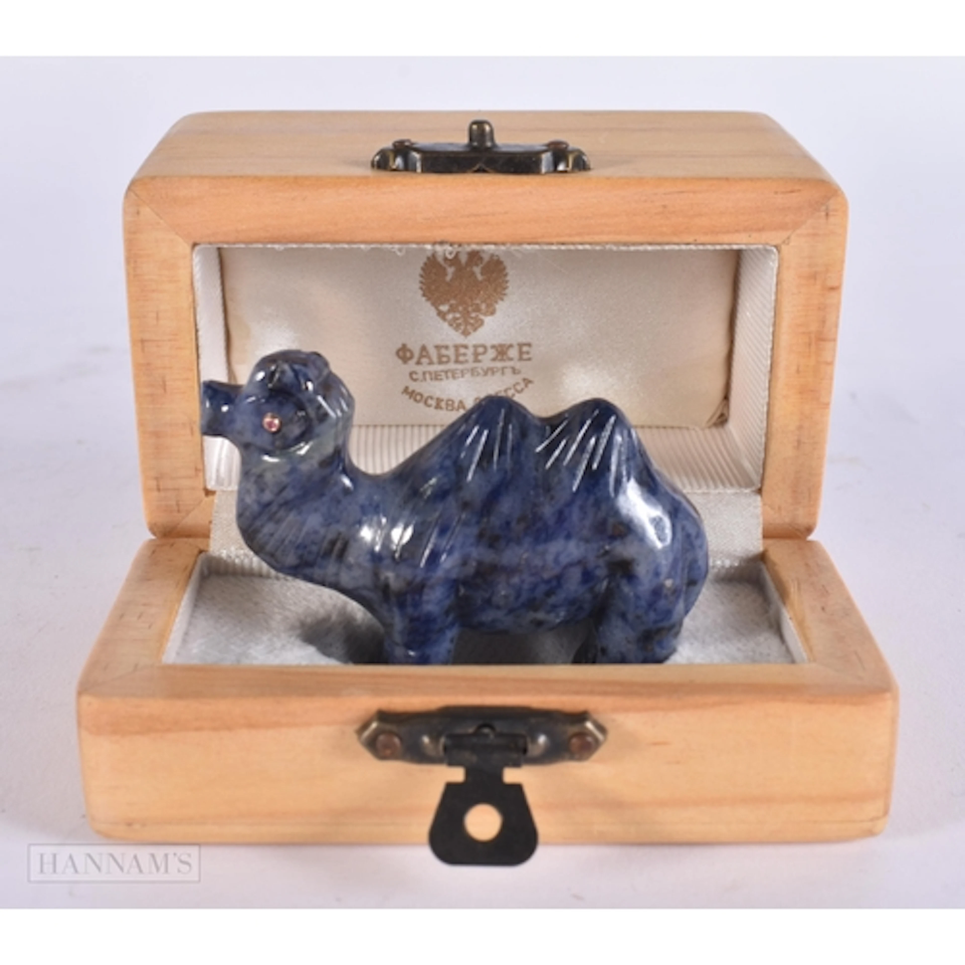 A GOLD & RUBY EYED LAPIS LAZULI CAMEL. 6 cm x 4.25 cm.