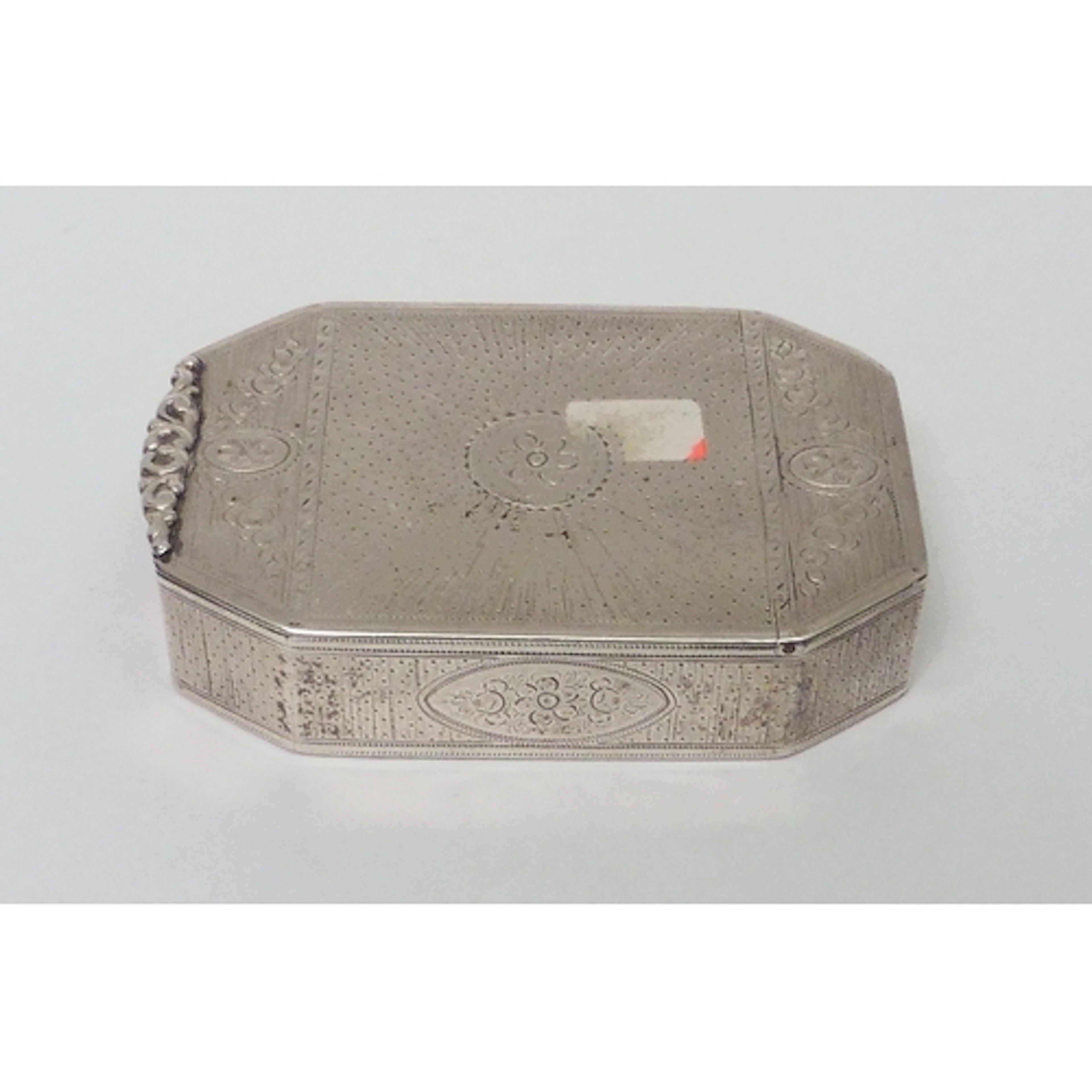 A George III silver snuff box having engraved decoration ...
