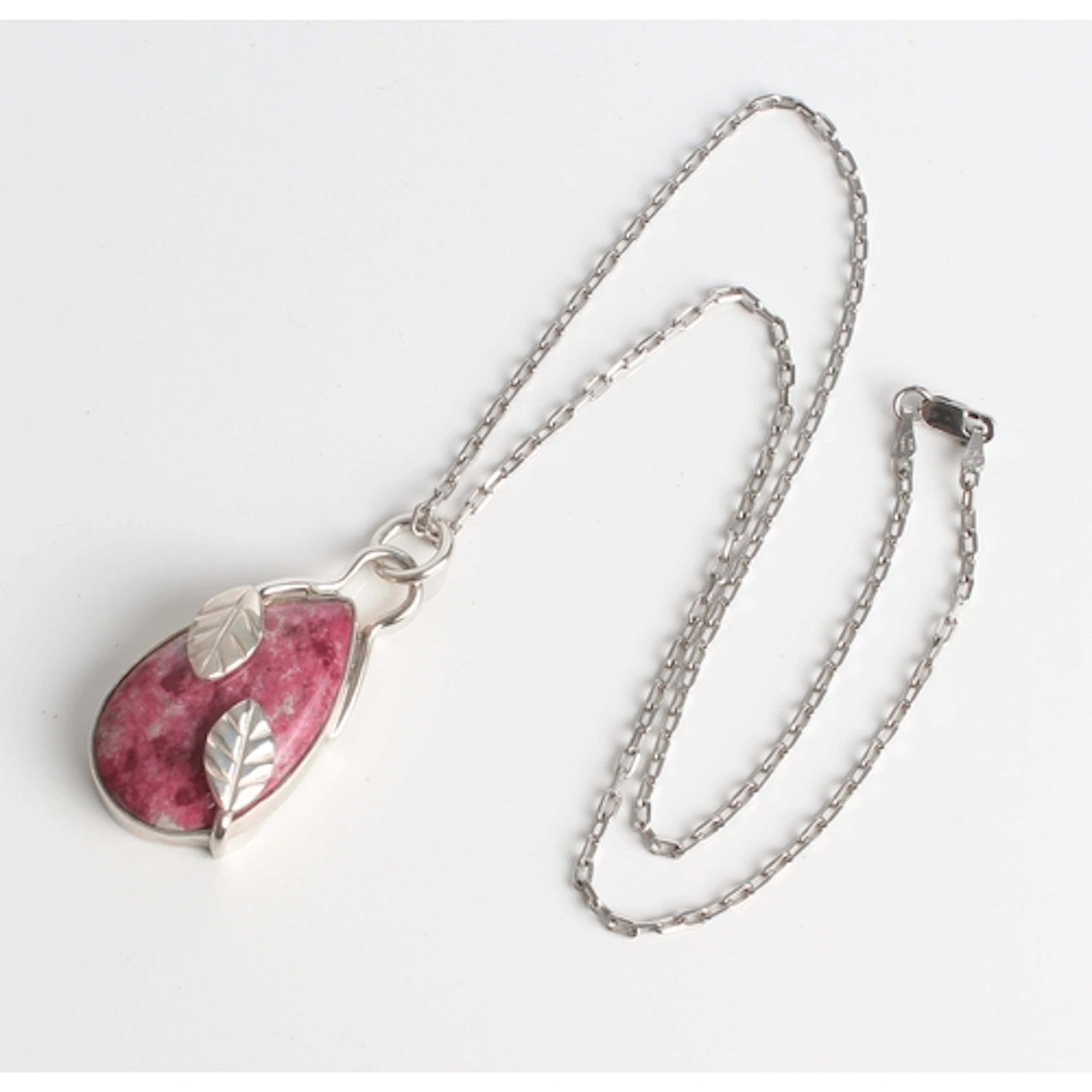 A thulite and sterling silver pendant - with a 26ct teardrop...