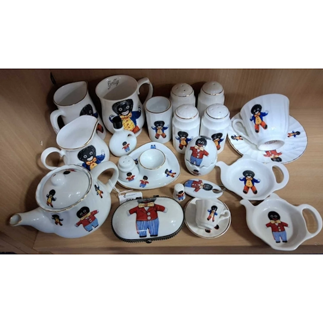 A GROUP OF MACDONALD TEA AND GIFT WARES, to include a teapot...