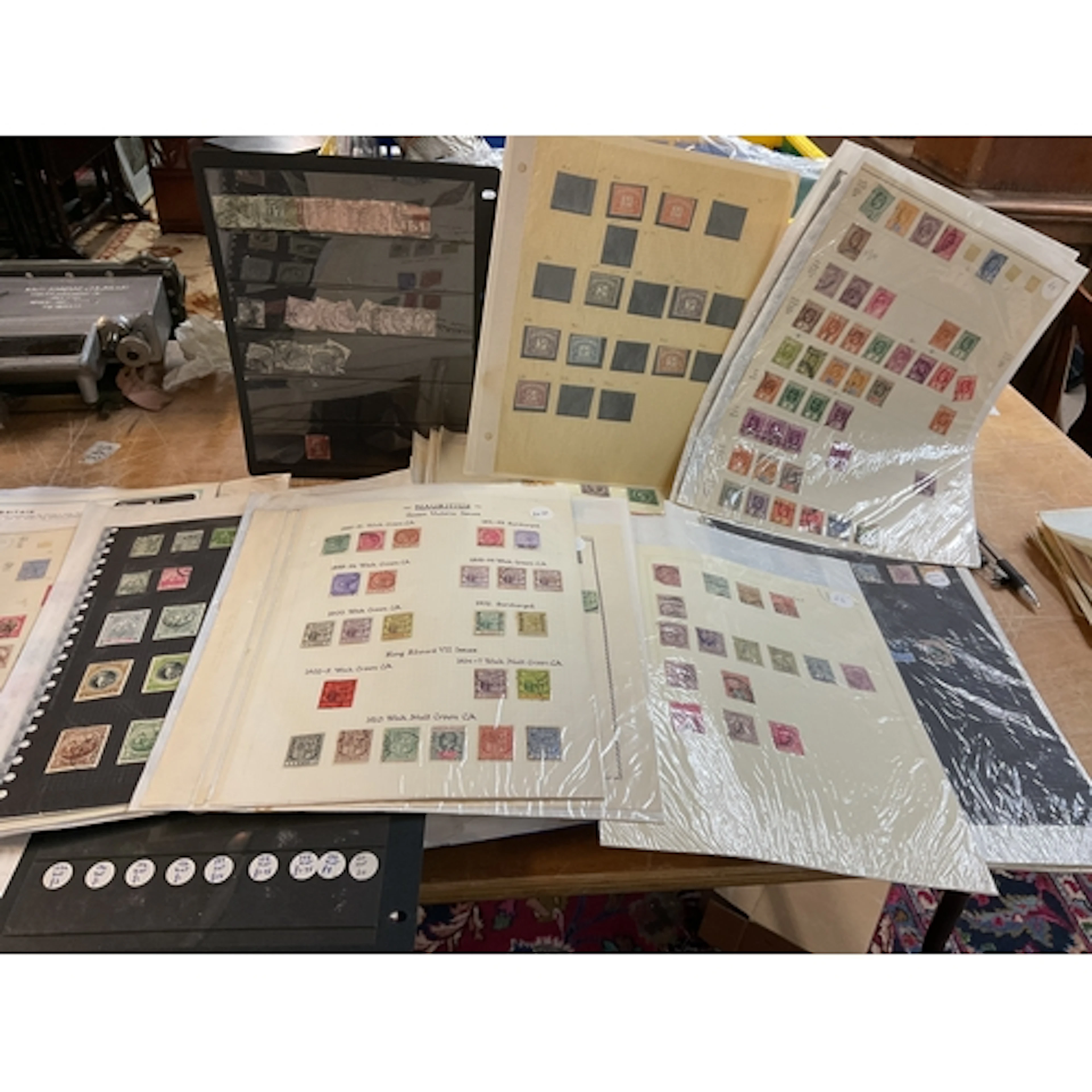 Large qty banknotes to inc Japanese and Russian. Consecutive...