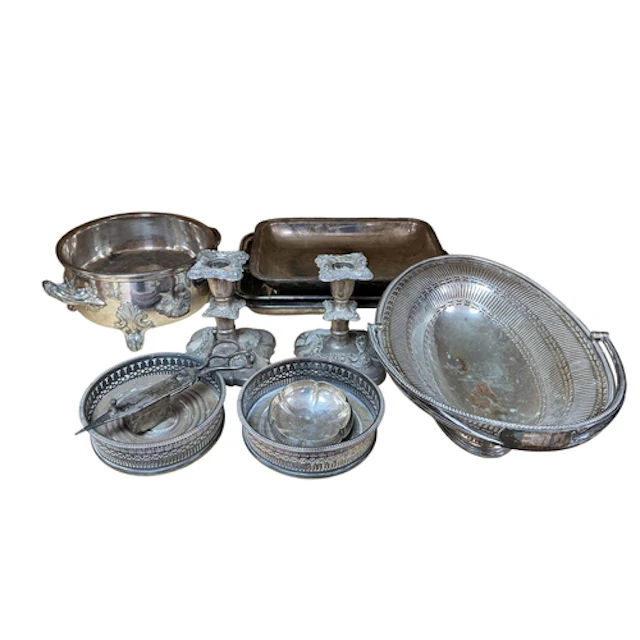 Assorted Victorian and later plated ware to include pair of ...