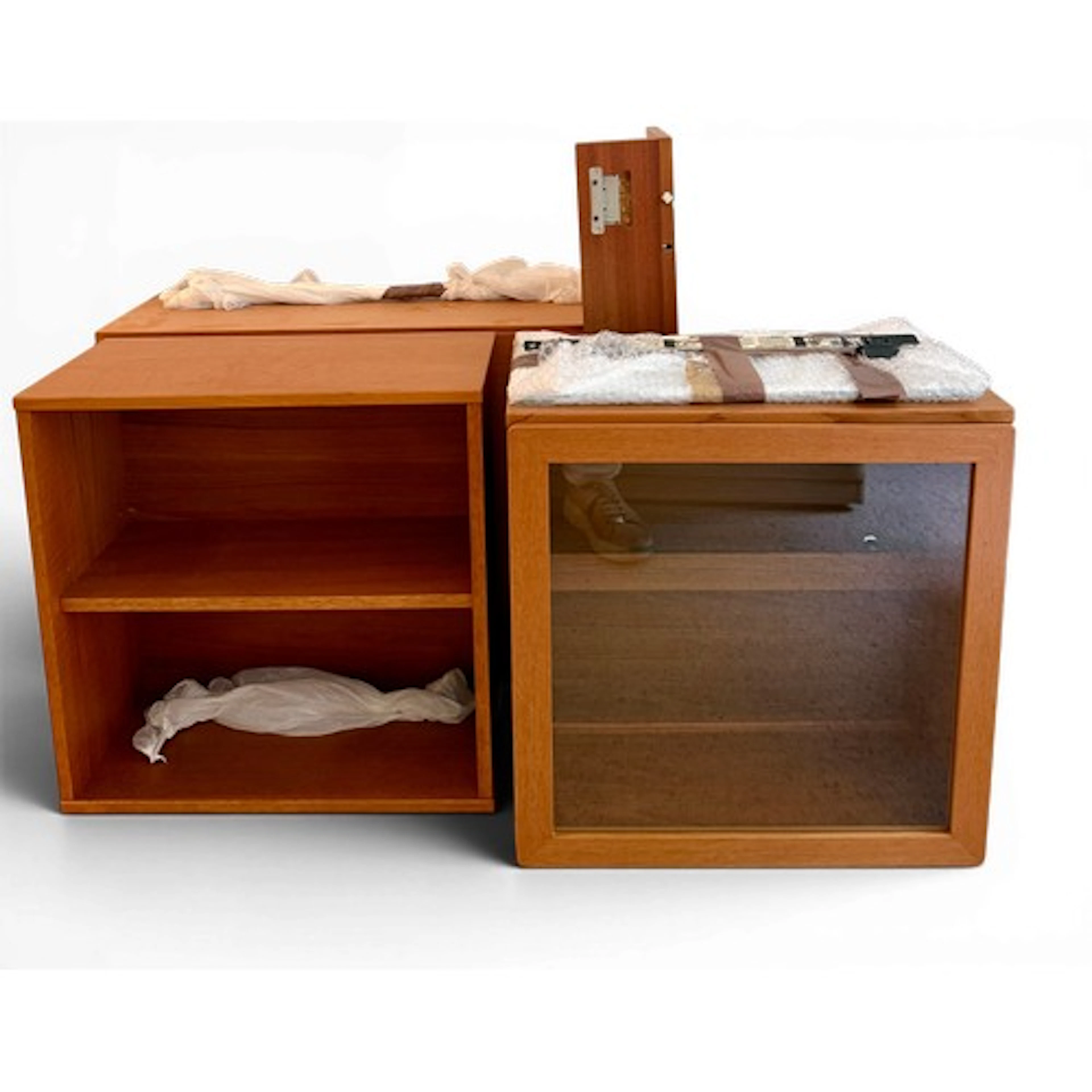 Tapley teak display units and fittings comprising single gla...