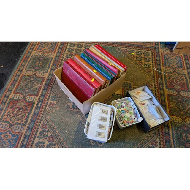 Collection of loose world stamps + 13 x empty stamp albums