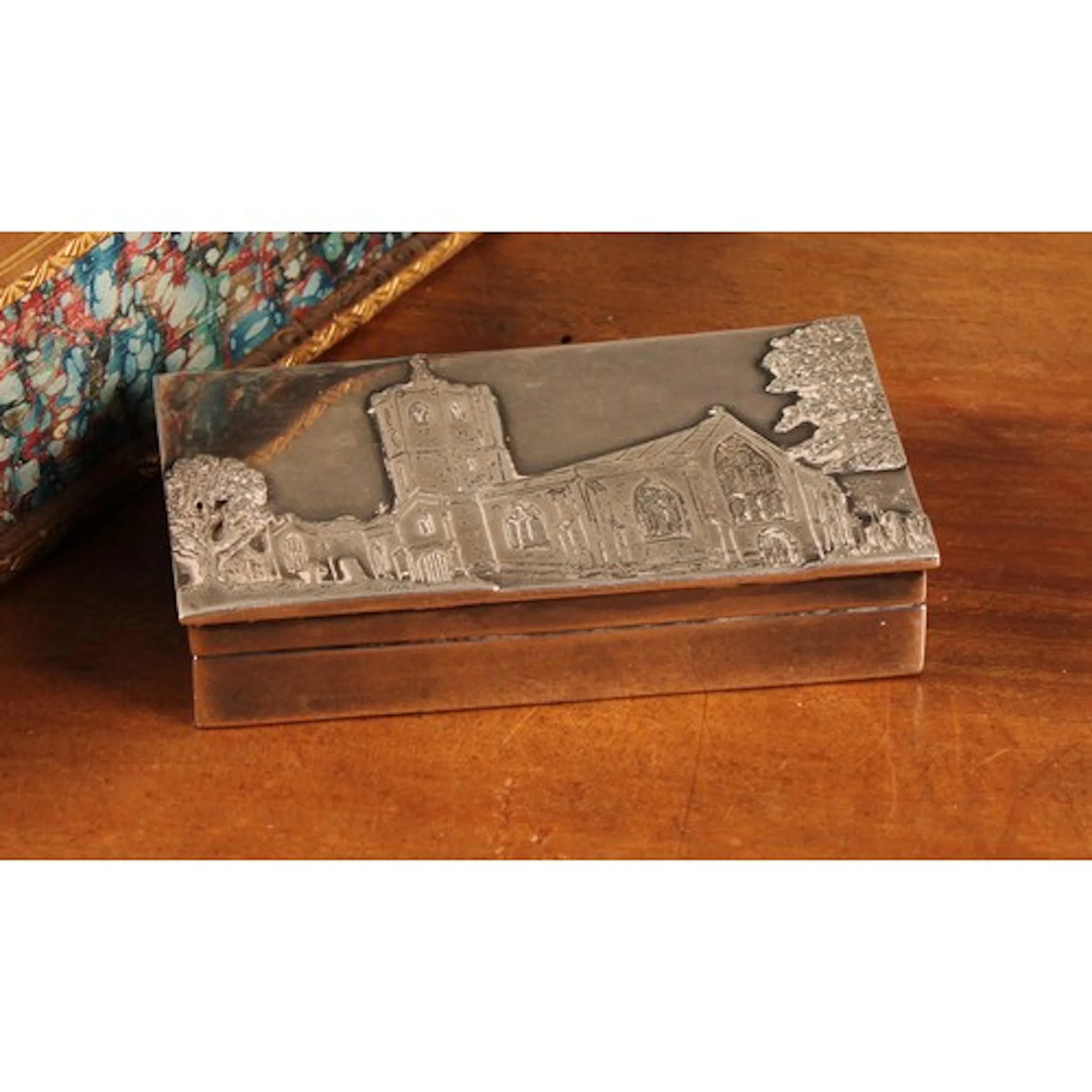 An Elizabeth II silver castle top snuff box, the hinged cove...