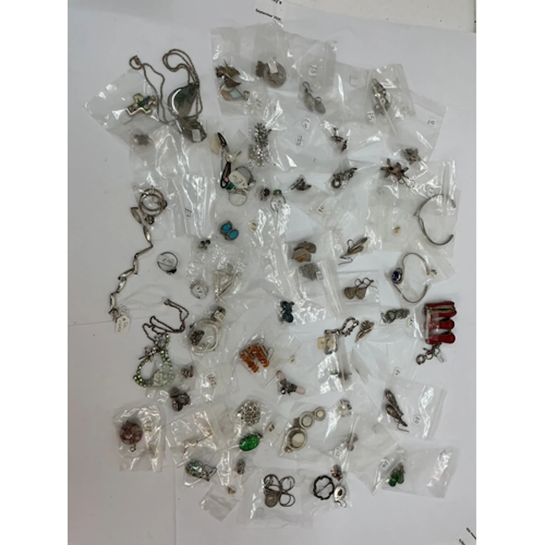 A quantity of silver and 925 white metal jewellery