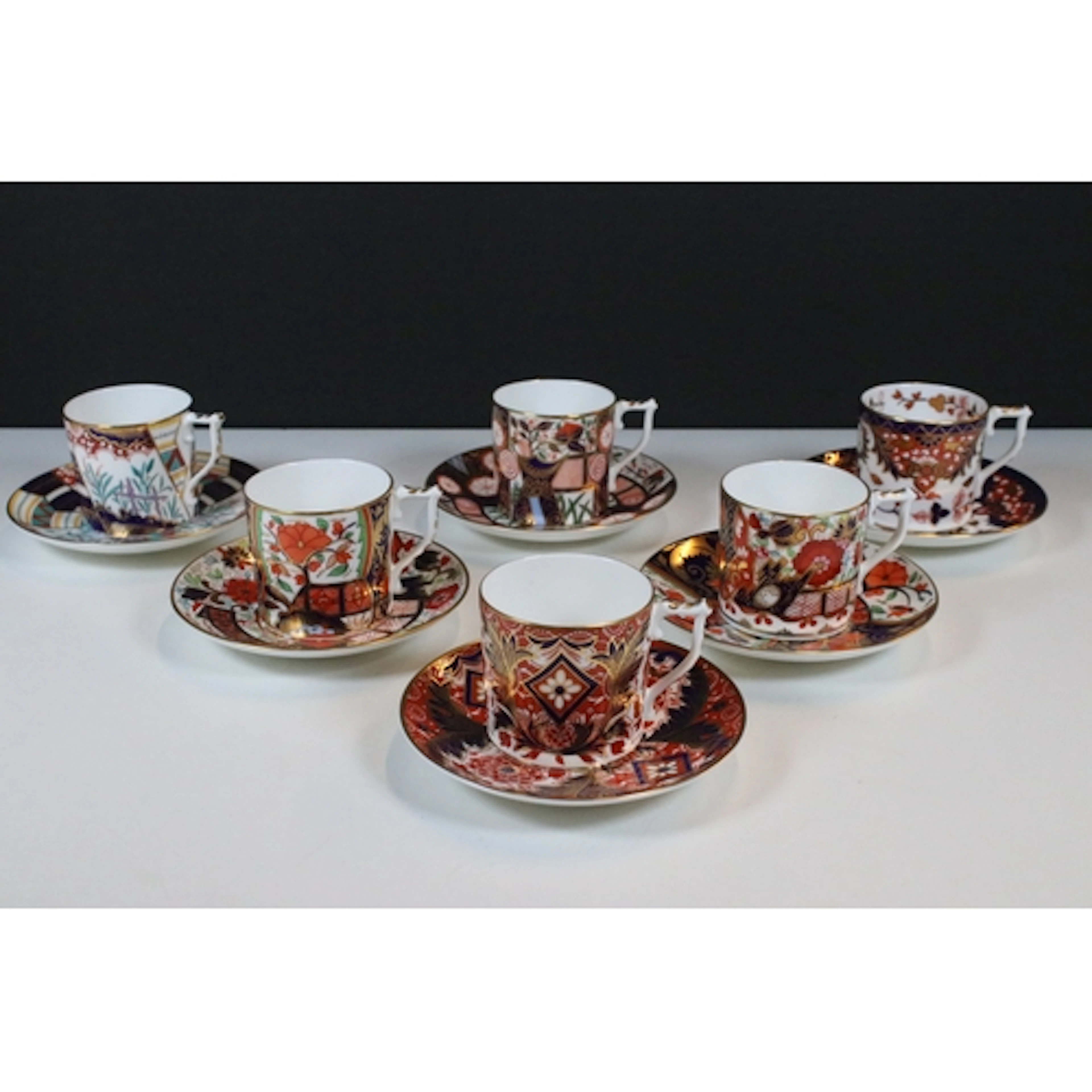 Royal Crown Derby 'The Curator's Collection' Imari pattern s...