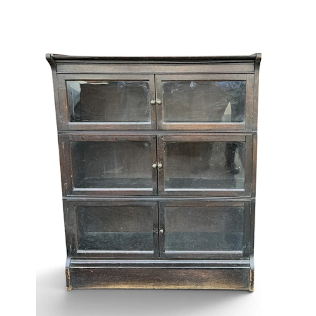 AN OAK THREE TIER BOOKCASE 88cm x 110cm x 26cm