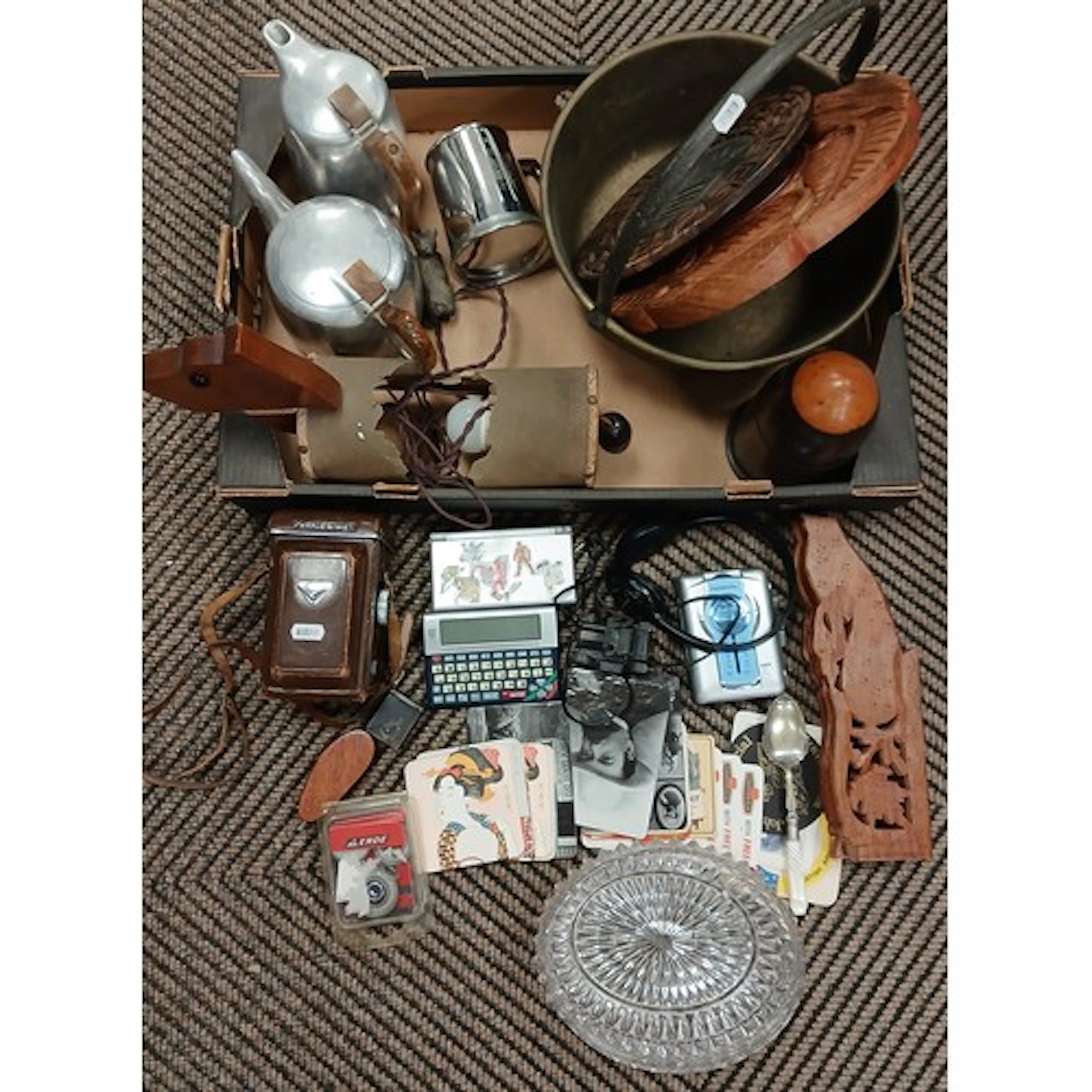 Collection of vintage cameras, two Piquet ware teapots, jell...