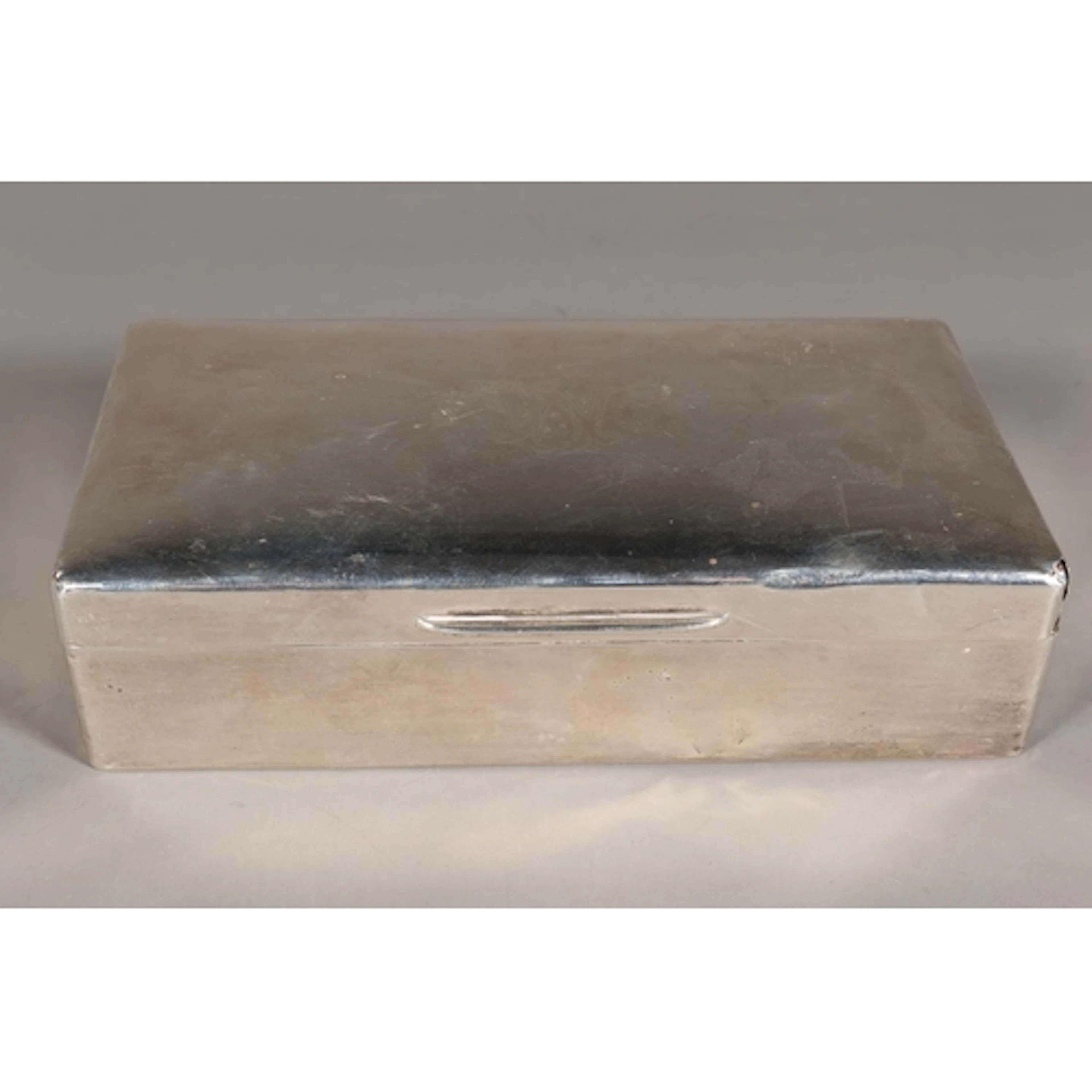 Silver table cigarette box with wood lined interior, 440g gr...