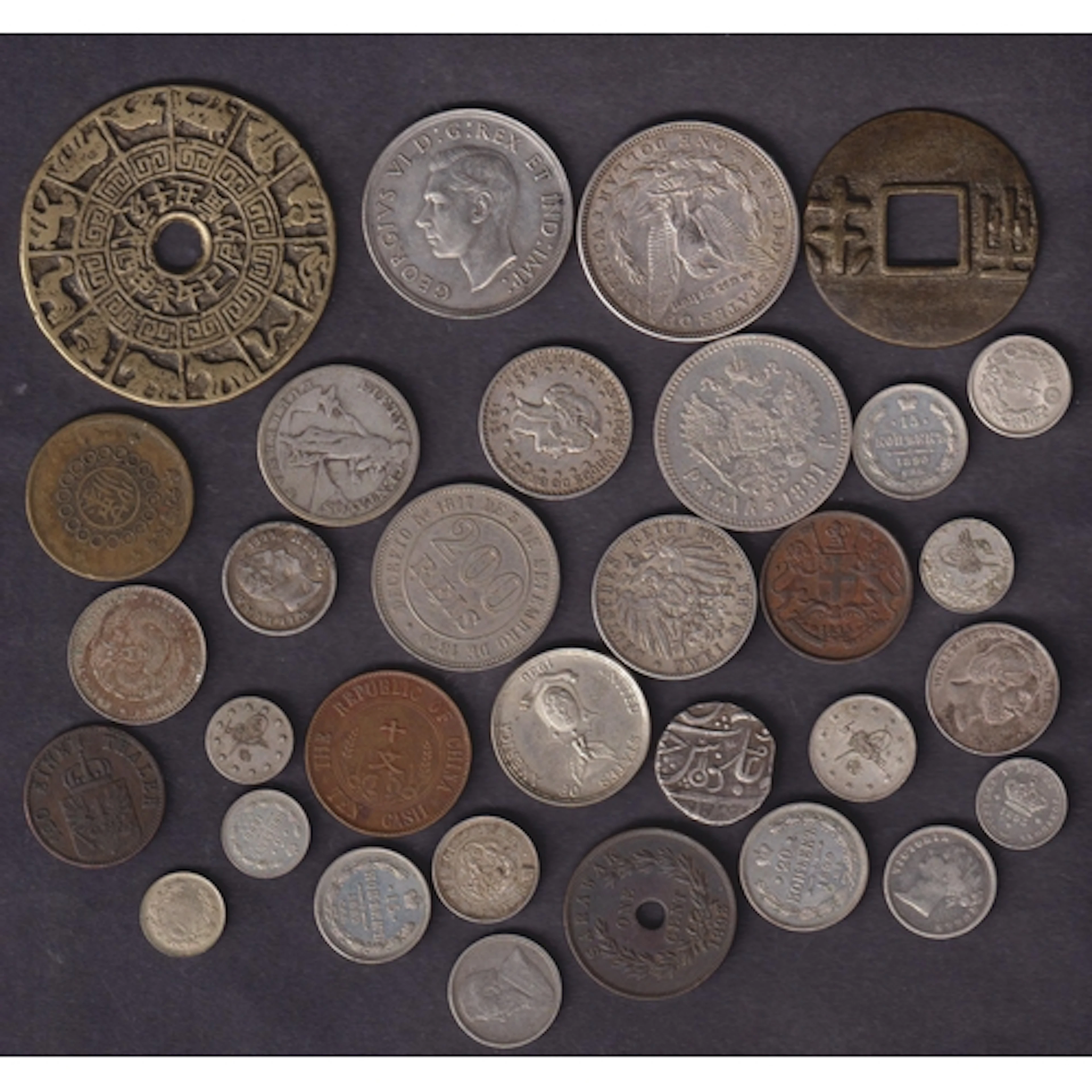 An accumulation of World 19th and 20th Century coins weight ...