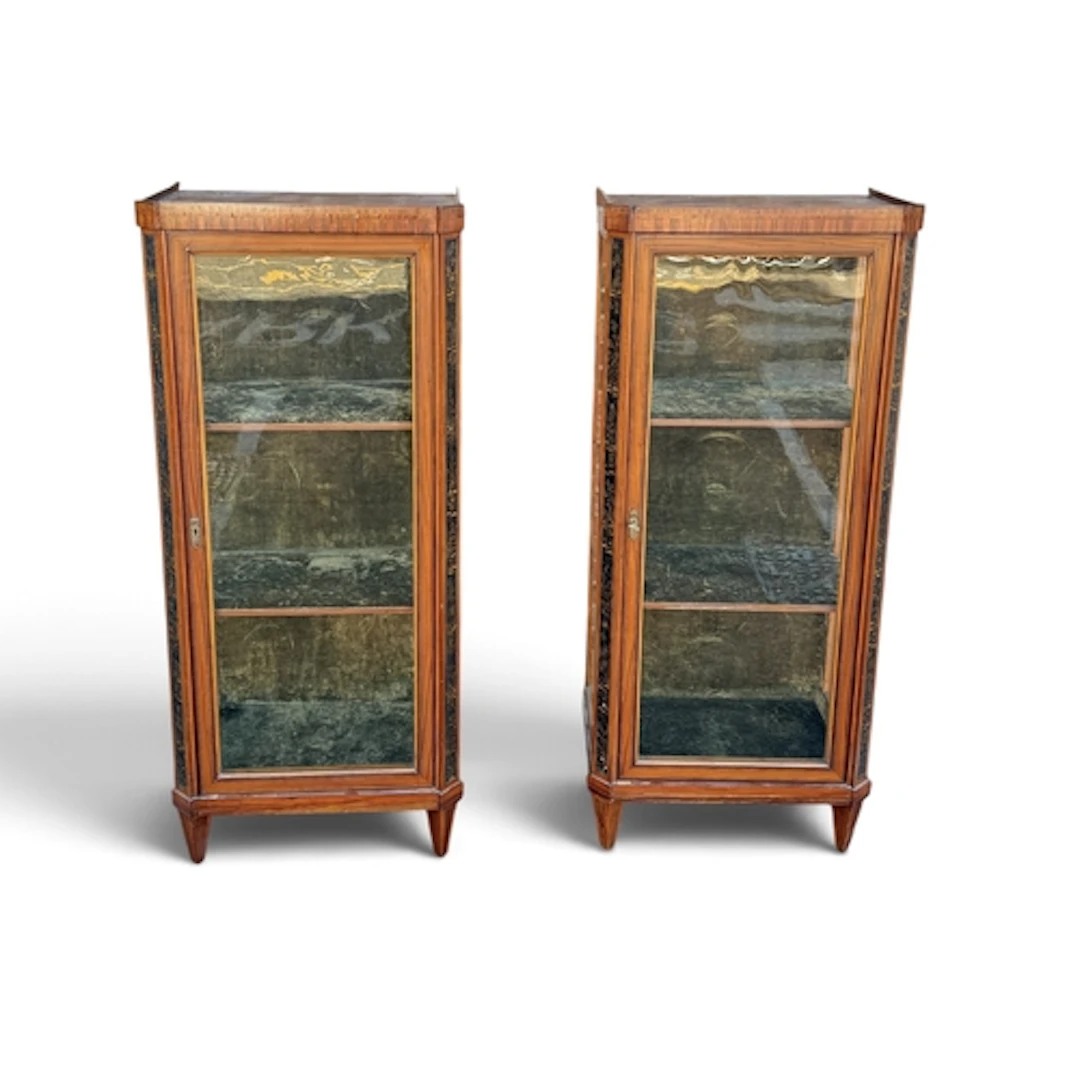A PAIR OF CHINOISERIE VITRINES
